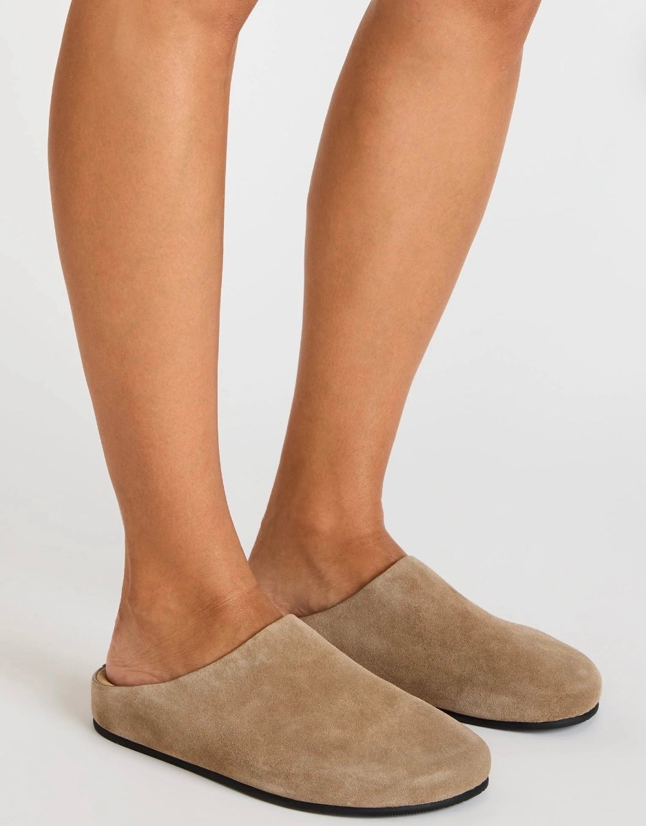 Row clog look for less

#LTKSpringSale #LTKgrwm #LTKootd