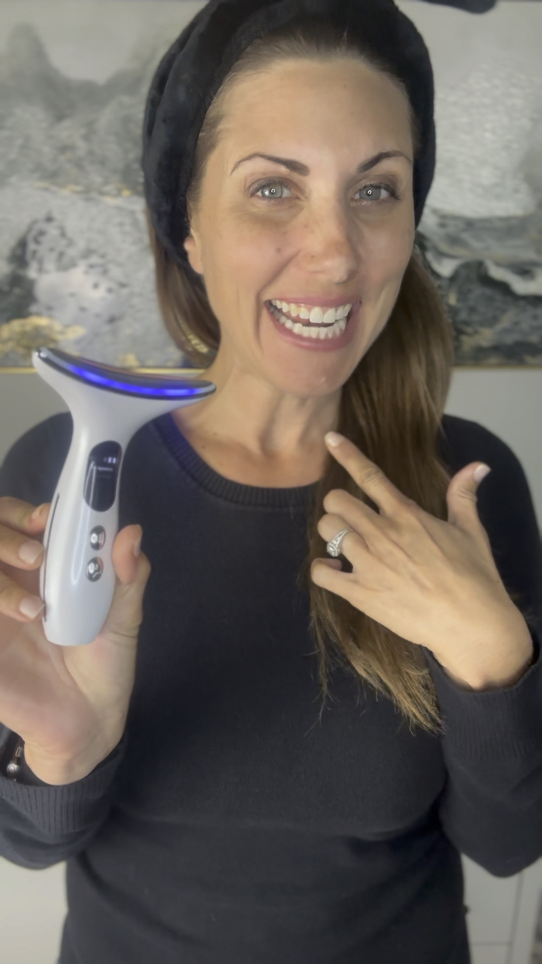 How to use a face and neck massager for tighter skin

#LTKover40 #LTKbeauty

#LTKVideo