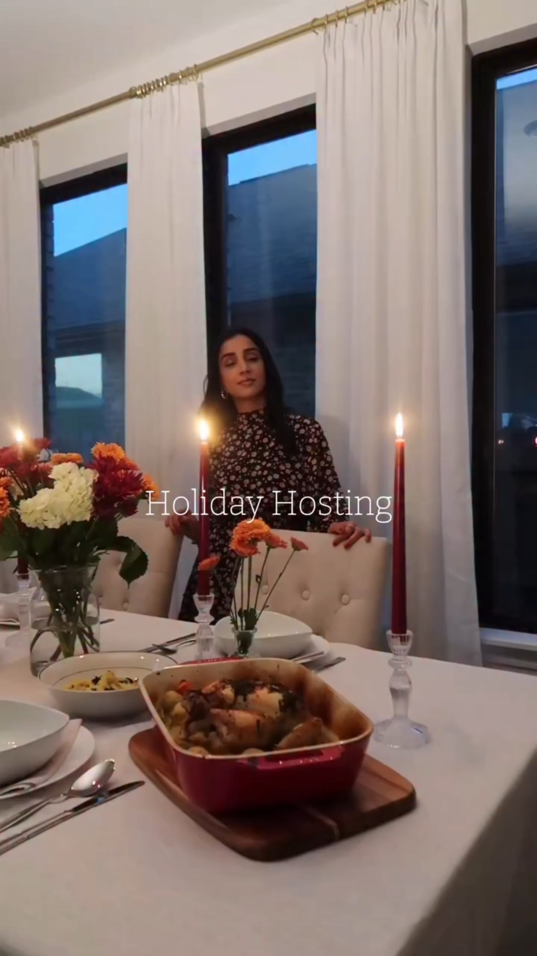 Holiday dinner… but make it cozy and unforgettable. 🎊💖#holidaydinner #holidayparties #holidayexperiance #holidaytablescapes #holidaytabledecor #holidaytablesetup