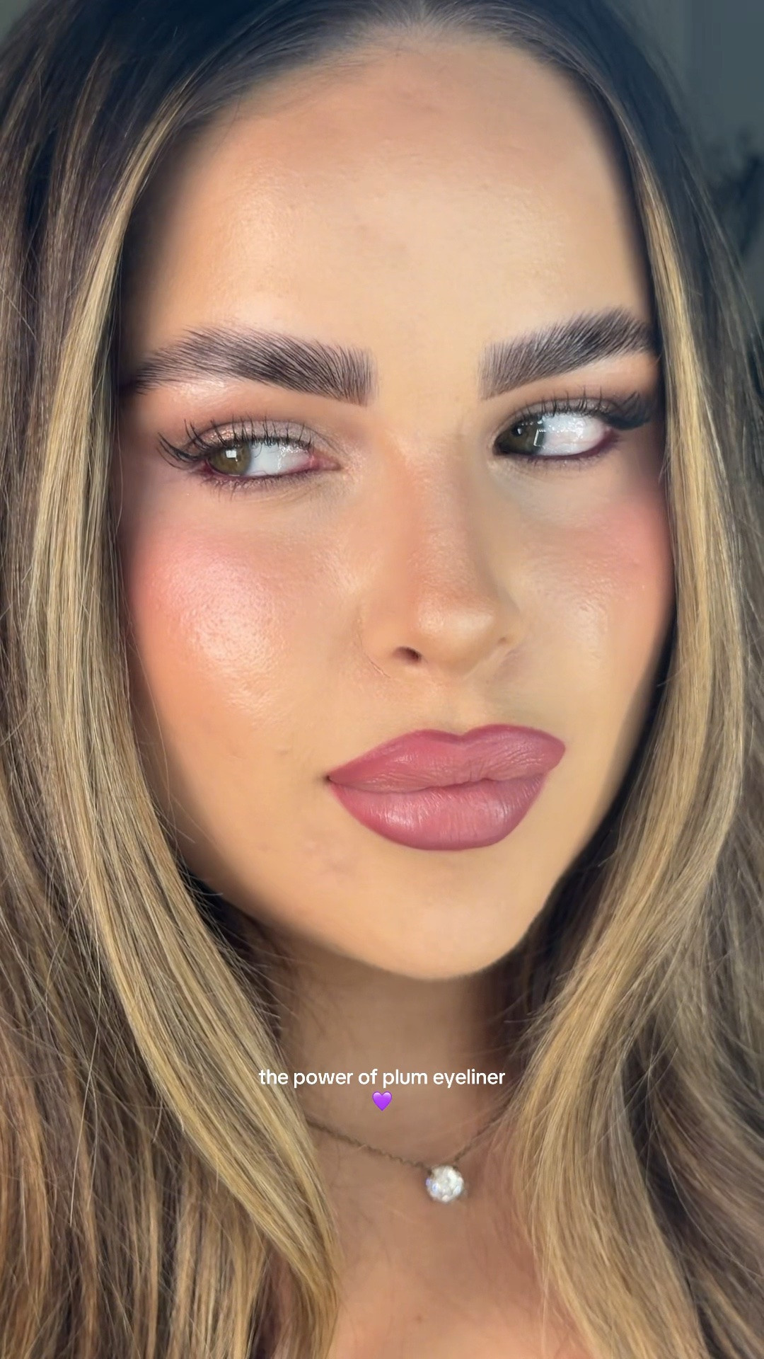 fav way to make my eyes pop 💜 wearing @Estée Lauder double wear eyeliner in deep plum #eyemakeuptutorial #eyemaxxing #makeuphacks #makeuptutorial #eyelinertutorial