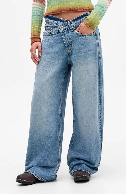 BDG Urban Outfitters Jaya Crossover Waist Baggy Wide Leg Jeans in Light Vintage at Nordstrom, Size 27 32 | Nordstrom