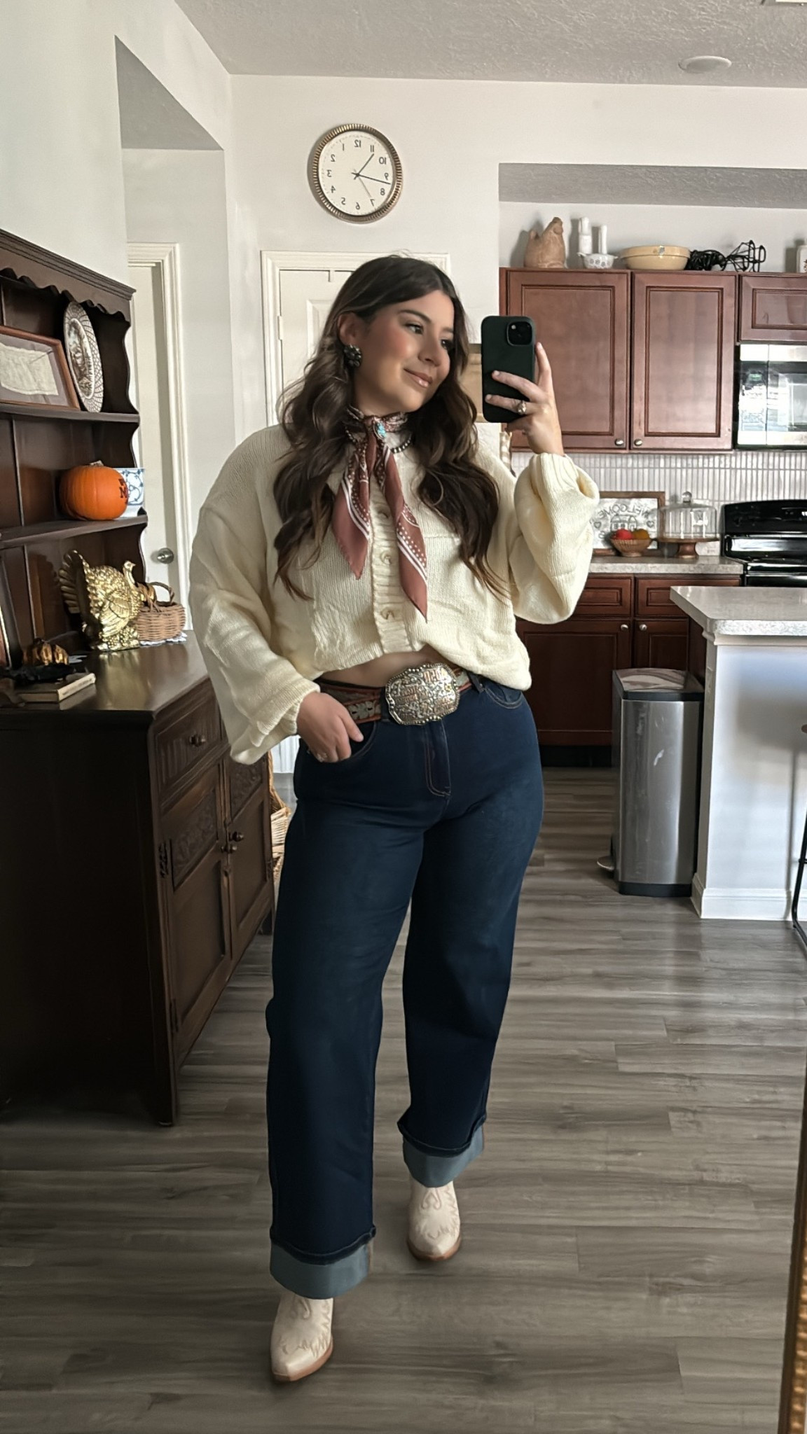 cozy western outfit! wearing size medium in top and jeans  