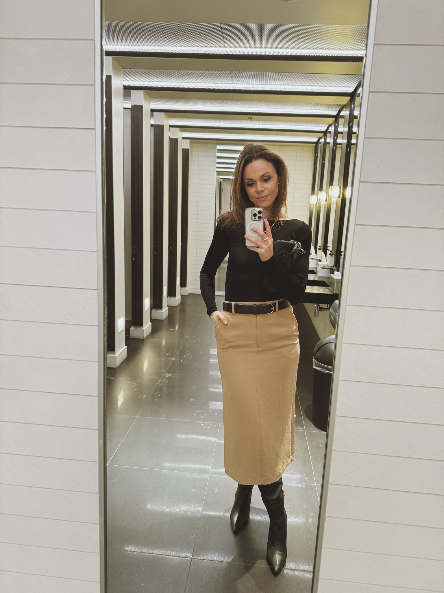 ❤️❤️❤️
Evening Seminar Outfit 
Pencil skirt 
Classic Belt 
Classic Longsleeve Top 

#LTKWorkwear #LTKOver40