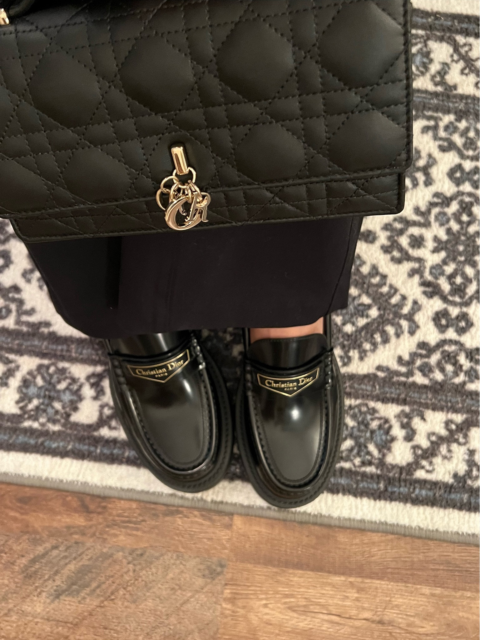 【外出が楽しくなる】Dior ミニバッグ Miss Montaigne Miss Montaigne Mini Bag Black Smooth Calfskin | DIOR