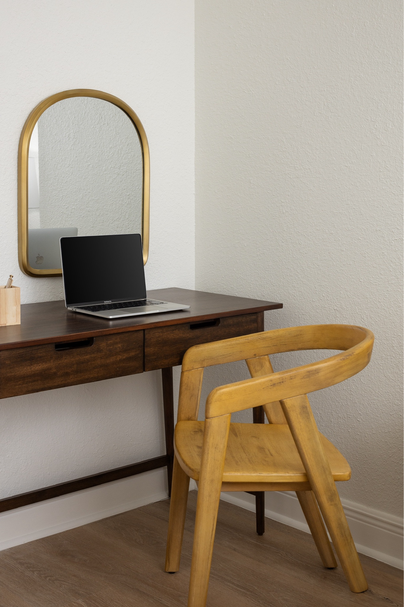 Smiles and Pearls has launched her new Airbnb. Candice went with a modern vintage design for this rancher. 

Home design, modern home decor, Airbnb superhost, home decor, target home decor, Amazon home finds, Amazon home decor, Studio McGee, Threshold, Target home, Target home finds, Target run, Airbnb host, Magnolia Hearth and Hand, Home Depot, Home Depot furniture, living room, bedroom, coffee table, bedding, nursery, new home

#LTKplussize #LTKhome #LTKtravel