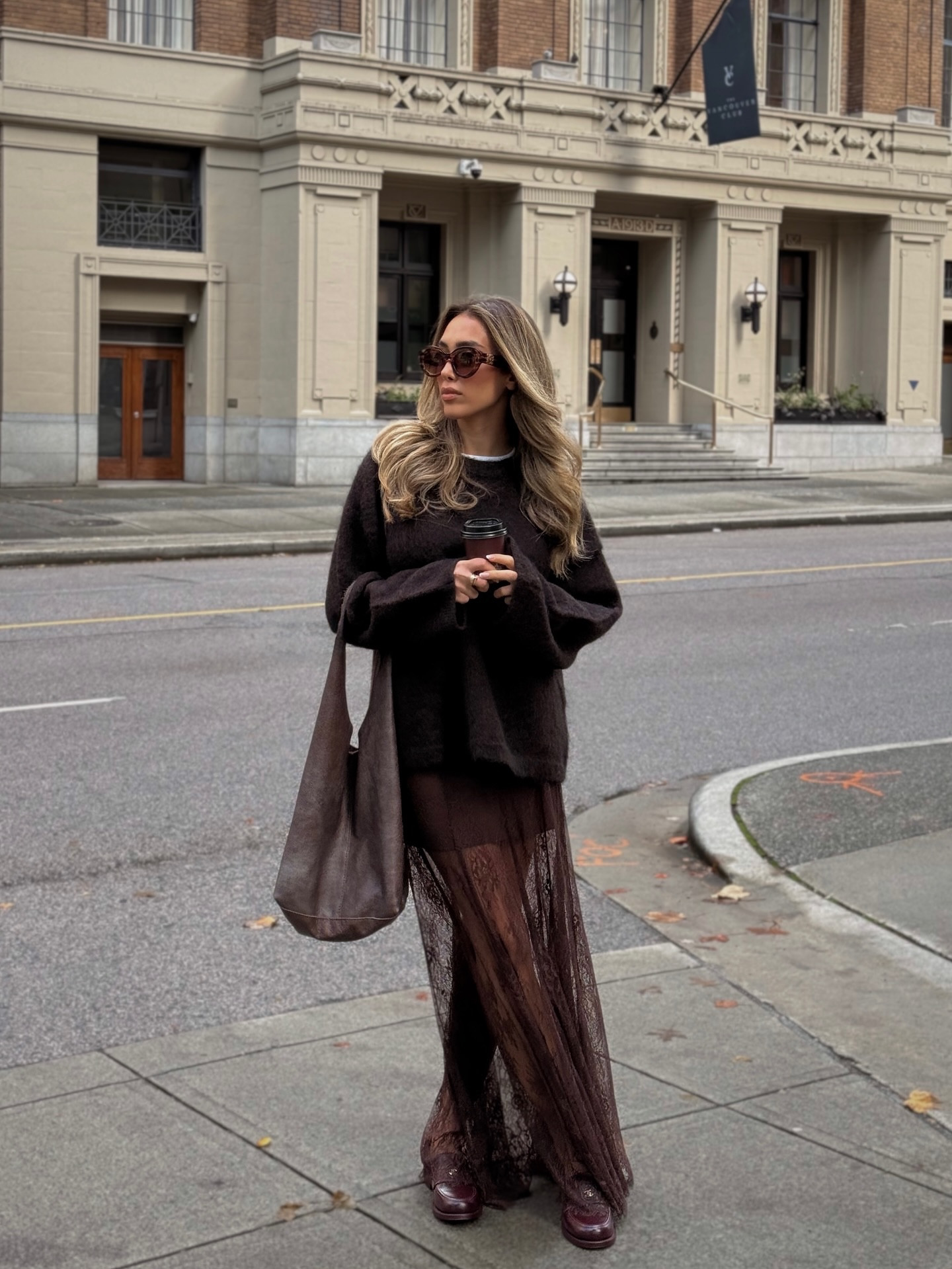 Lace skirts and cozy sweaters, the perfect fall duo 🍂✨

sweater @hm 
skirt @dynamiteclothing 

#falloutfitideas #fallootd #fallfashiontrends