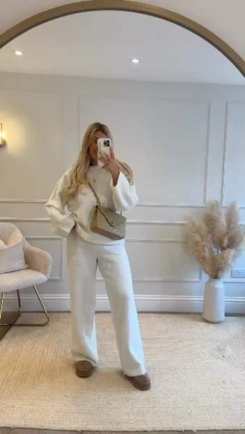 The most insane new-in pieces from 4th Arq!! I’m absolutely obsessed girls 😍 You need that first co-ord! AD

For 10% off your order use code LTK10 🤩

Cosy outfit, autumn outfit, knitted set, co-ord, puffer jacket, fleece, Athleisure 

#LTKautumn #LTKfitness #LTKuk