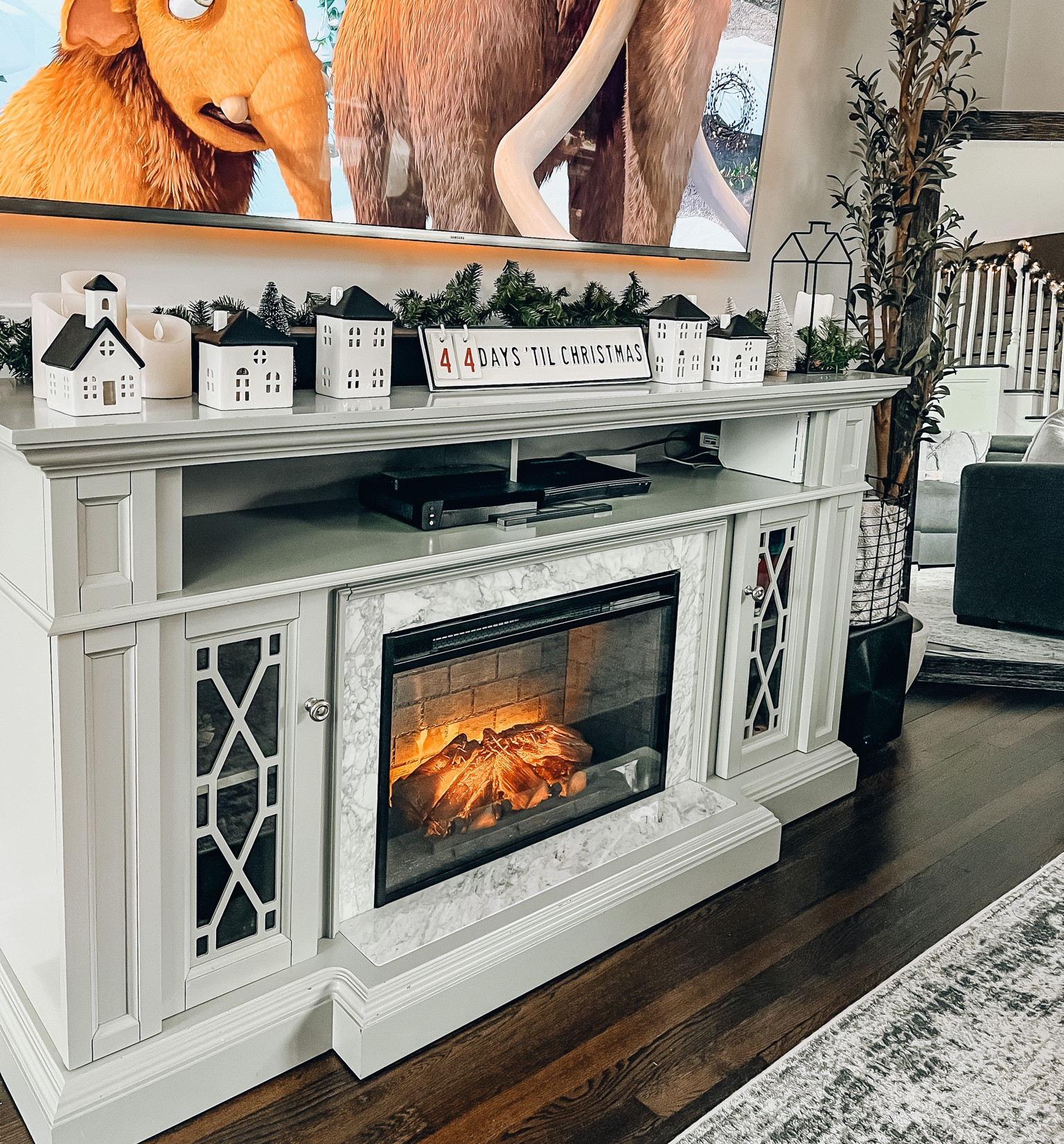 Christmas movies, hot chocolate & decorating our home for Christmas today! 🎅🏼🎄🤍

#LTKhome #LTKSeasonal #LTKHoliday