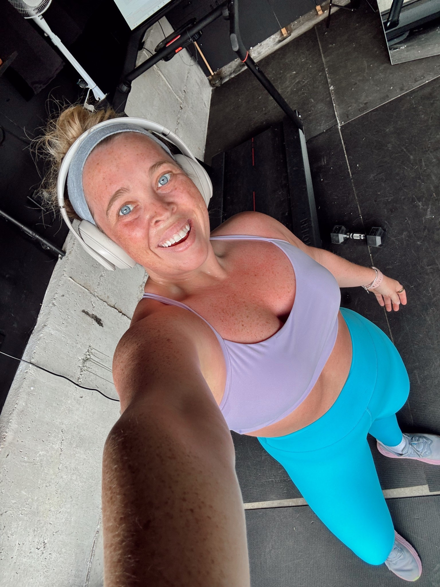 Midsize Gym OOTD

Size 12 | Large | 5’4” 

#LTKMidsize #LTKActive #LTKFindsUnder50