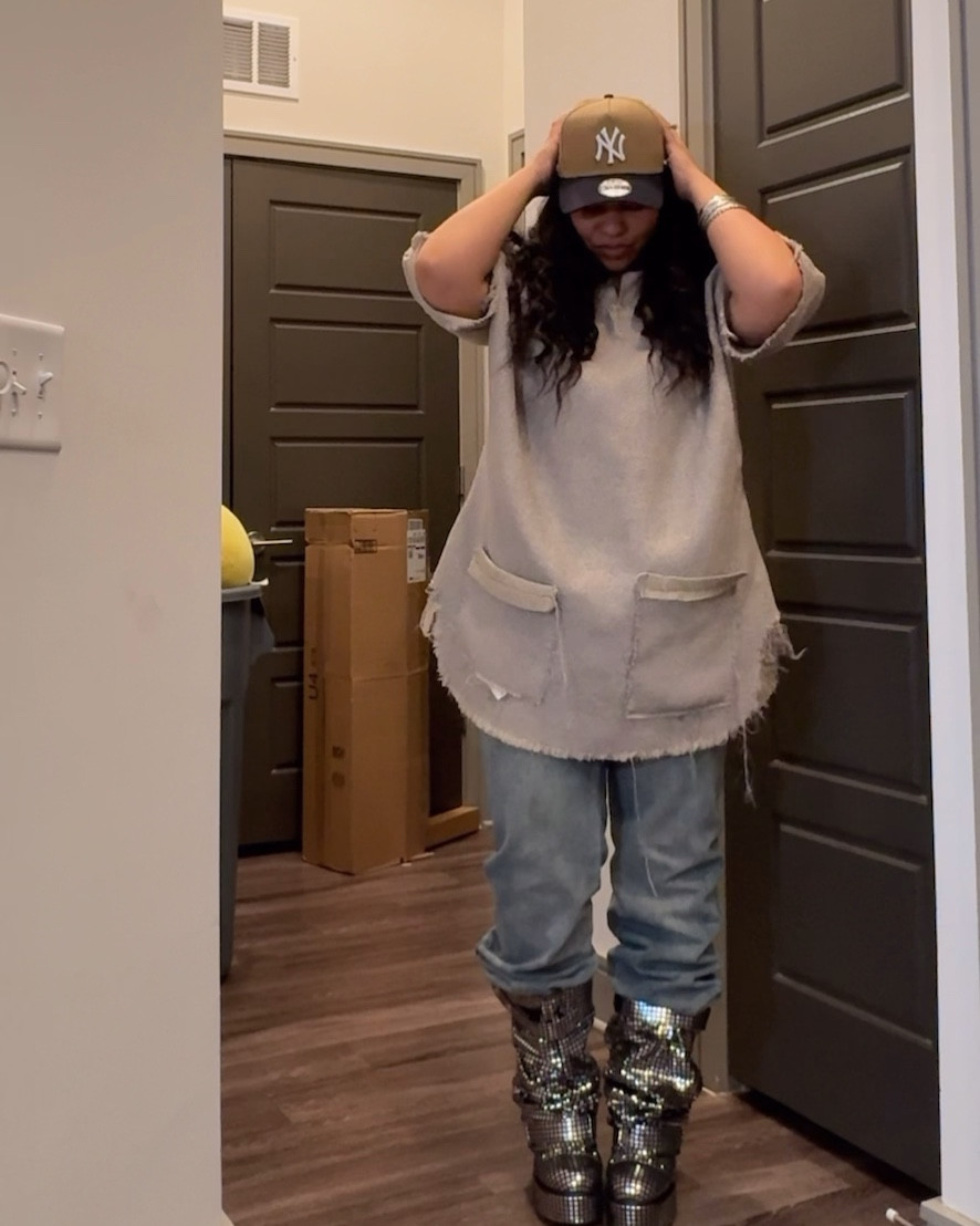 A very casual fit for mom errands

#casual #tomboychic #jeans #boots #fittedhats #ootd

#LTKMidsize #LTKStyleTip #LTKMens