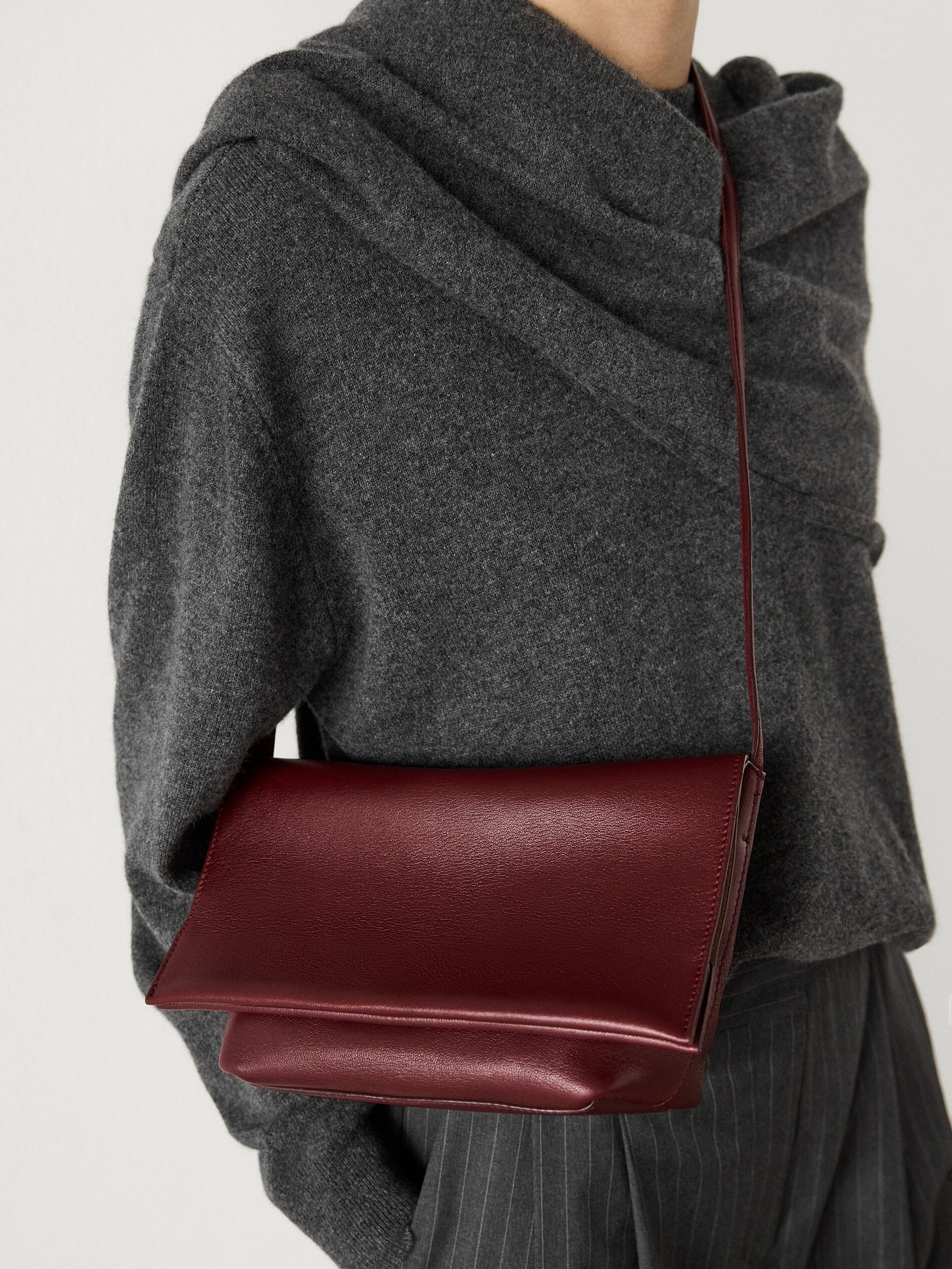 Nappa leather crossbody bag with flap | Massimo Dutti US