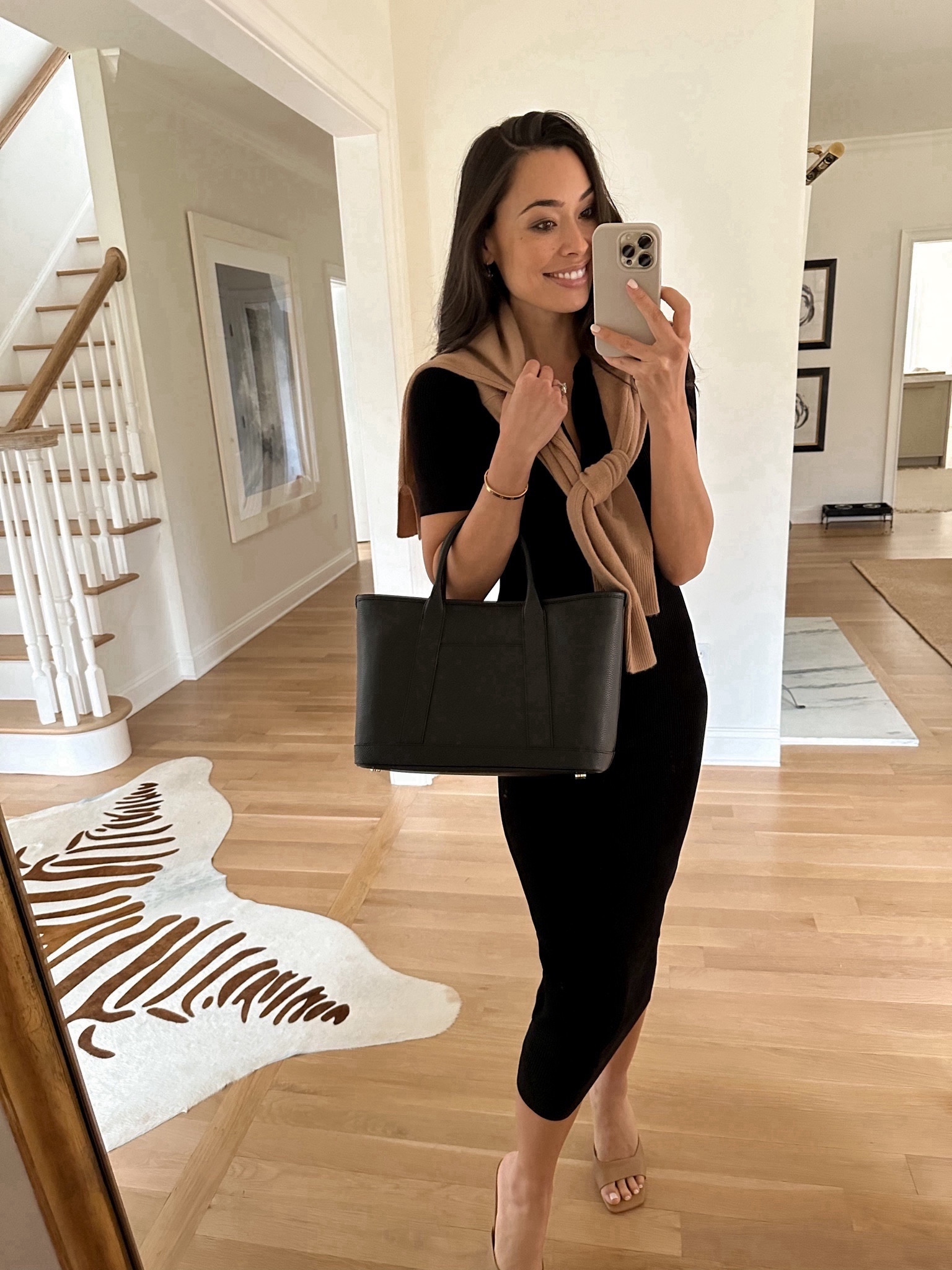 A classic black @michaelkors bag perfect for day or night. Handbag, purse, bags, it bag, spring outfits, spring outfit, neutral style. mkpartner #michaelkors

#LTKSeasonal #LTKitbag #LTKworkwear