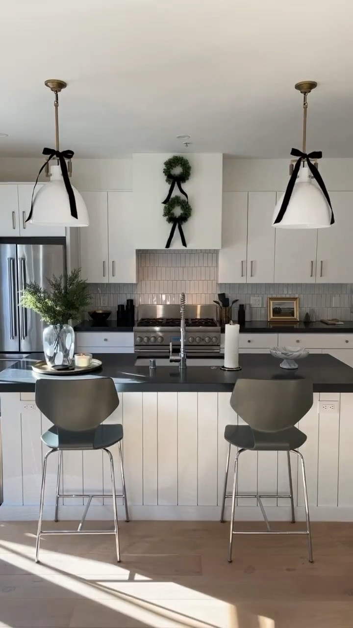 Christmas party prep 🌲✨
.
.
.
.
.
.
.
#kitchen #holidaydecor #Christmas #wreath #handtowel #bow #kitchendesign #kitchenremodel #homedecor #tistheseason

#LTKHome #LTKFindsUnder50 #LTKHoliday