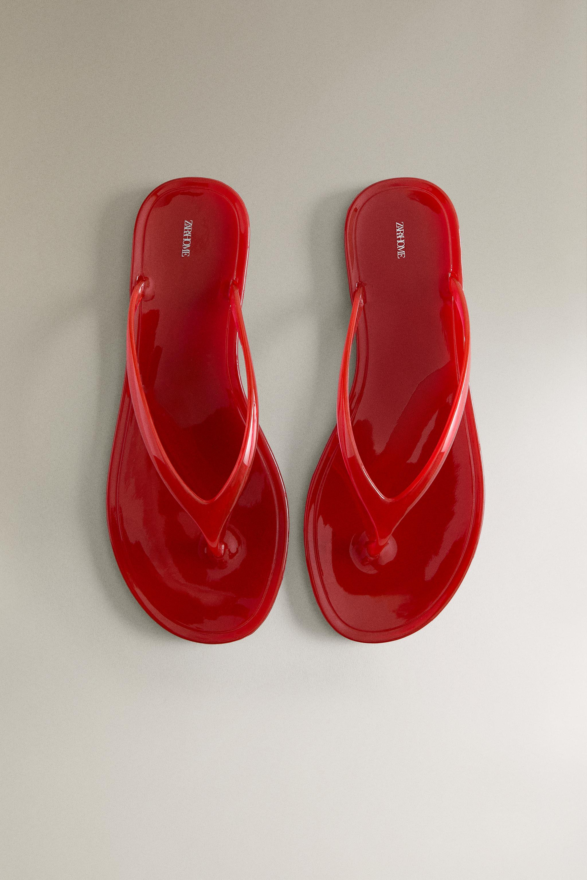 Flat jelly sandals. Strap with a toe divider. Flat sole. Finished with a round toe. | Zara US