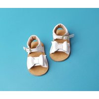 Bow Sandal in Patent White | Baby Sandals Moccs For Babies Handmade Girls Boys | Etsy (US)