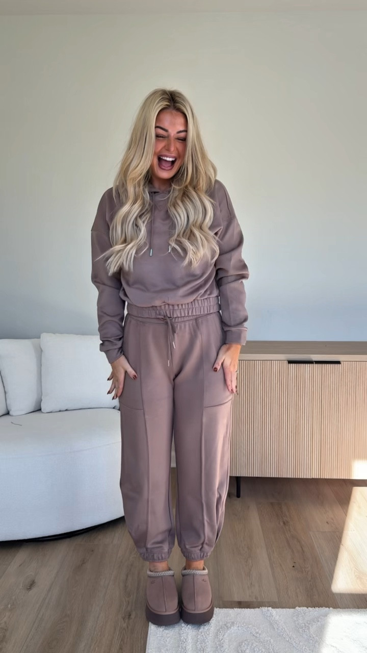 The mom uniform just got an upgrade 🤍 These viral Walmart scuba sets are the perfect mix of comfy + put together — truly the definition of mom-approved fashion. Whether you’re running errands, heading to pickup, or just lounging at home… this set understands the assignment.

#walmartpartner @walmartstyle #walmartstyle


Walmart fashion, Walmart outfits, Walmart scuba set, mom fashion, mom approved fashion, mom uniform, casual outfits for moms, comfy outfits, affordable fashion, viral Walmart finds, Walmart outfit ideas, athleisure outfits, cozy sets for moms, trendy Walmart finds, everyday mom style, casual mom style

#LTKFindsUnder50 #LTKSeasonal #LTKStyleTip