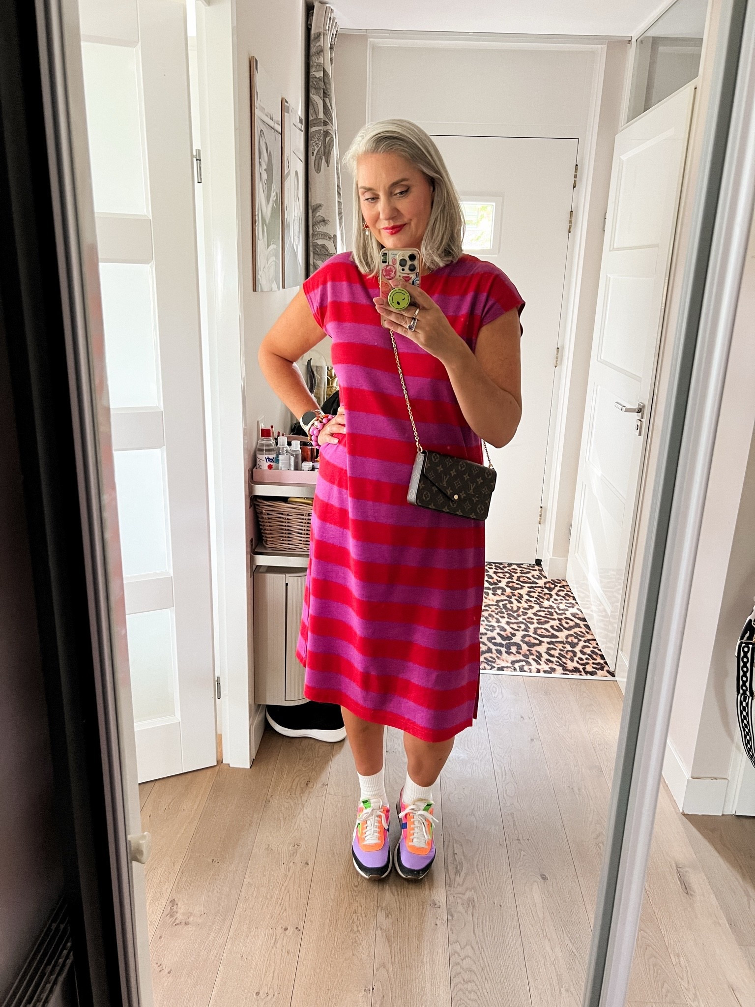 OOTD - Zondag. Paars met rood gestreepte T-shirtjurk (40/42), paarse puma sneakers en crew socks met hartjes. Louis Vuitton Felicie tas.

#LTKnederlands #LTKeurope #LTKsummer