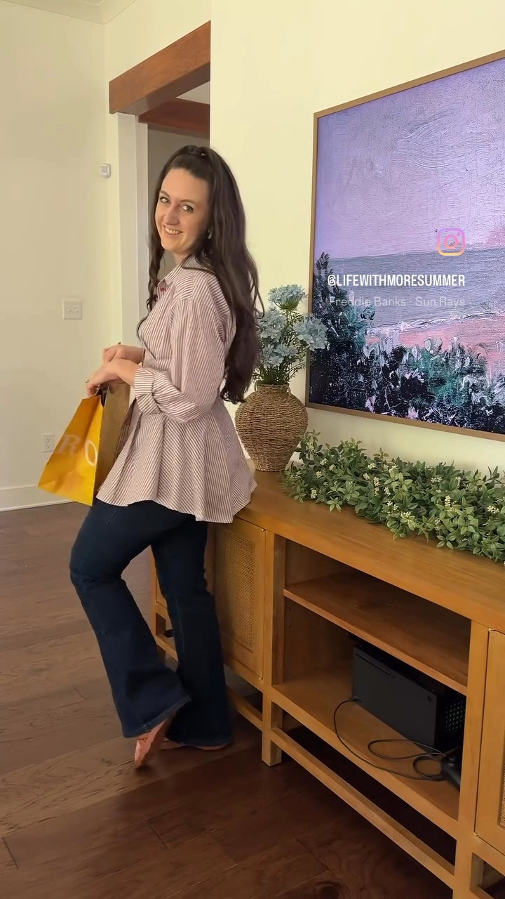 This @anthropologie top was too cute not to share! I love the twist they put on a classic button up. The blouse has a feminine, hourglass silhouette with a bit of an edge & coolness to it. Believe it or not, It’s even more stunning in person!
.
.
.
.
.
workwear | anthropologie | ootd | style | outfit ideas | button up | style me pretty | fitted waist top