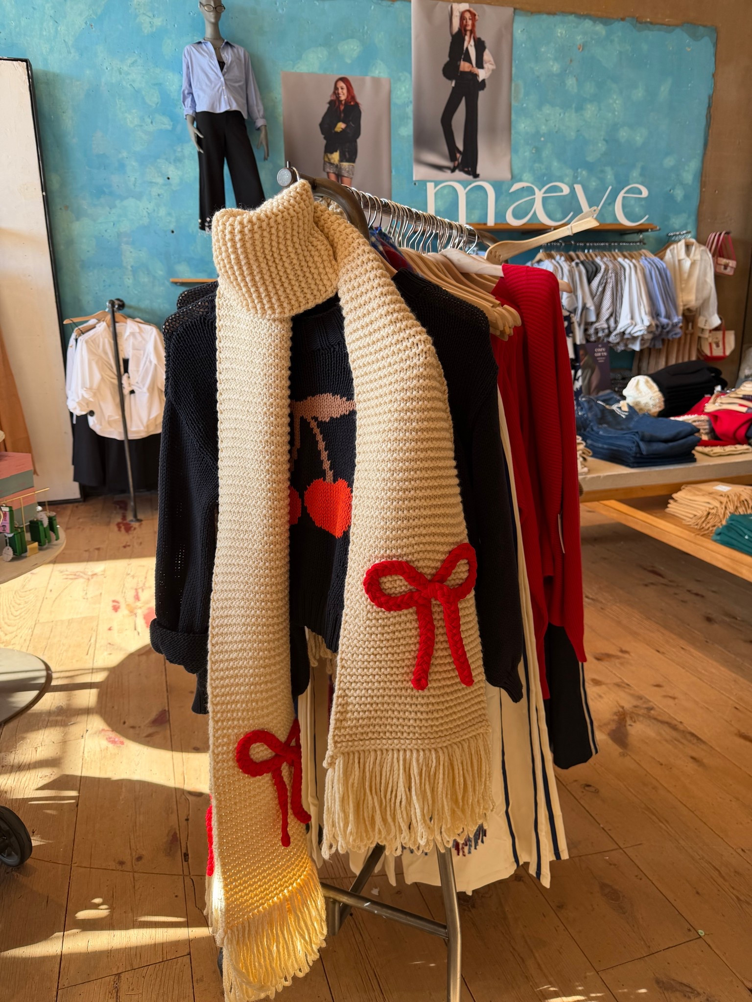 Maeve chunky knit scarf currently 30% off

#LTKGiftGuide