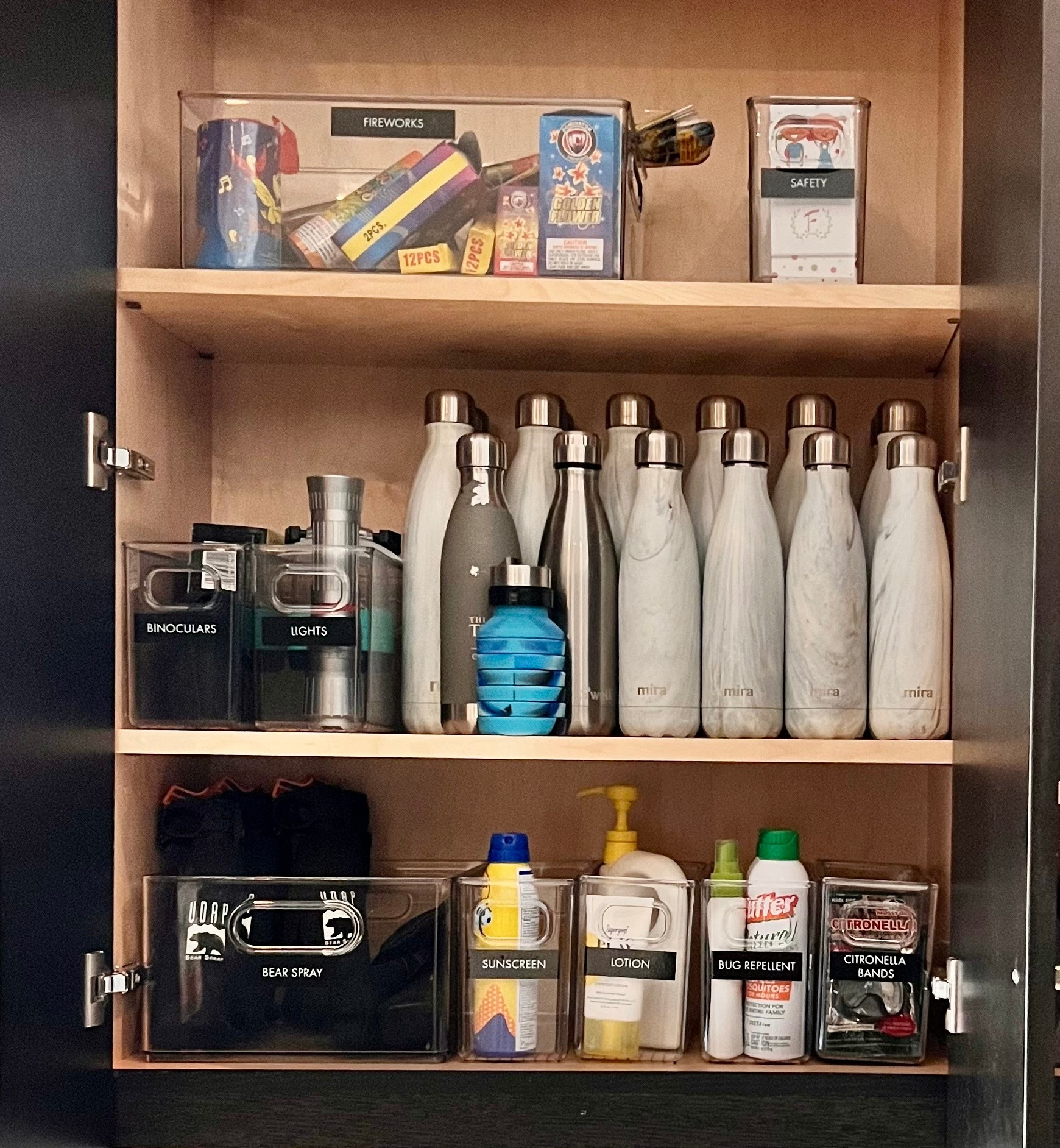 The best summer systems aren't complicated.

They're practical.

Water bottles.
Bug spray.
Sunscreen.
Outdoor essentials.
Holiday supplies.

When everything lives in one easy-to-access location, getting out the door becomes so much easier.

Especially during busy holiday weekends when everyone is coming and going.

Simple systems. Less stress. More fun. ☀️

We create practical systems for real homes. Ready to create yours? Comment HELP to explore our rates + services.

#LTKHome
