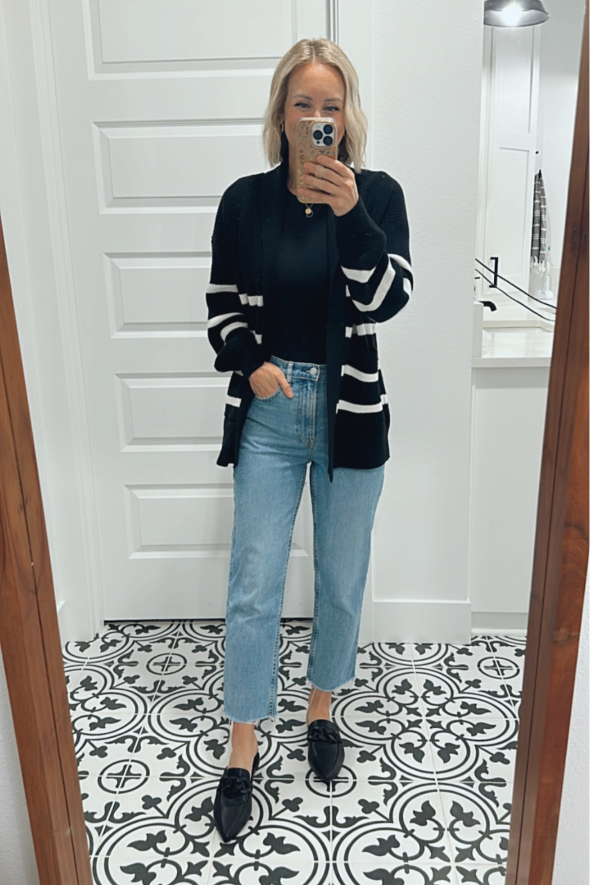 This sweater is current my favorite! So comfy! I’m wearing an extra small. 

#LTKfindsunder50 #LTKstyletip #LTKworkwear