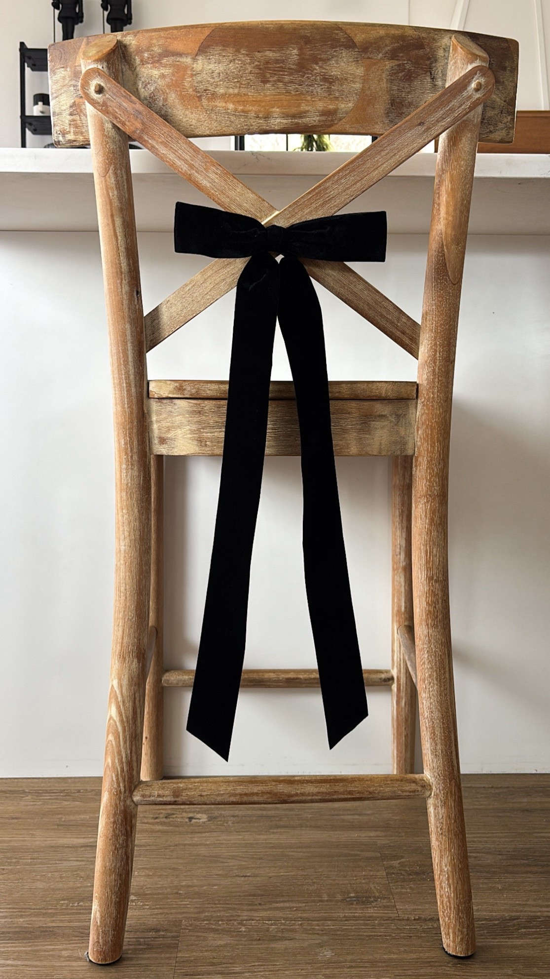 H O M E / I wasn’t sure I was going to be able to get these black velvet bows on the back of my stools with the twist ties they come with, but voila! So happy with them 🖤

Amazon Canada | 

#LTKholiday #LTKcanada #LTKhome