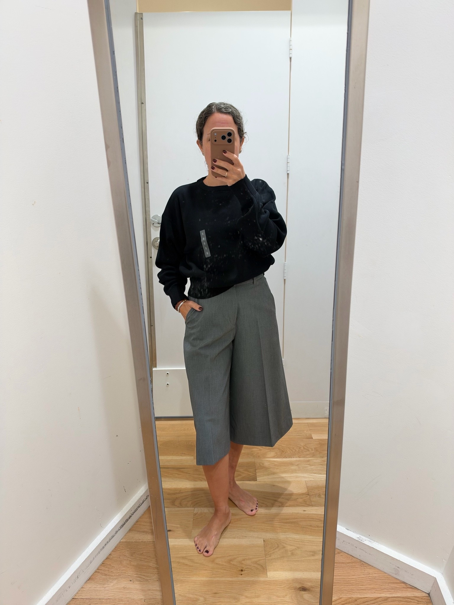 Try on at Uniqlo! Bought this black crewneck and these culottes.