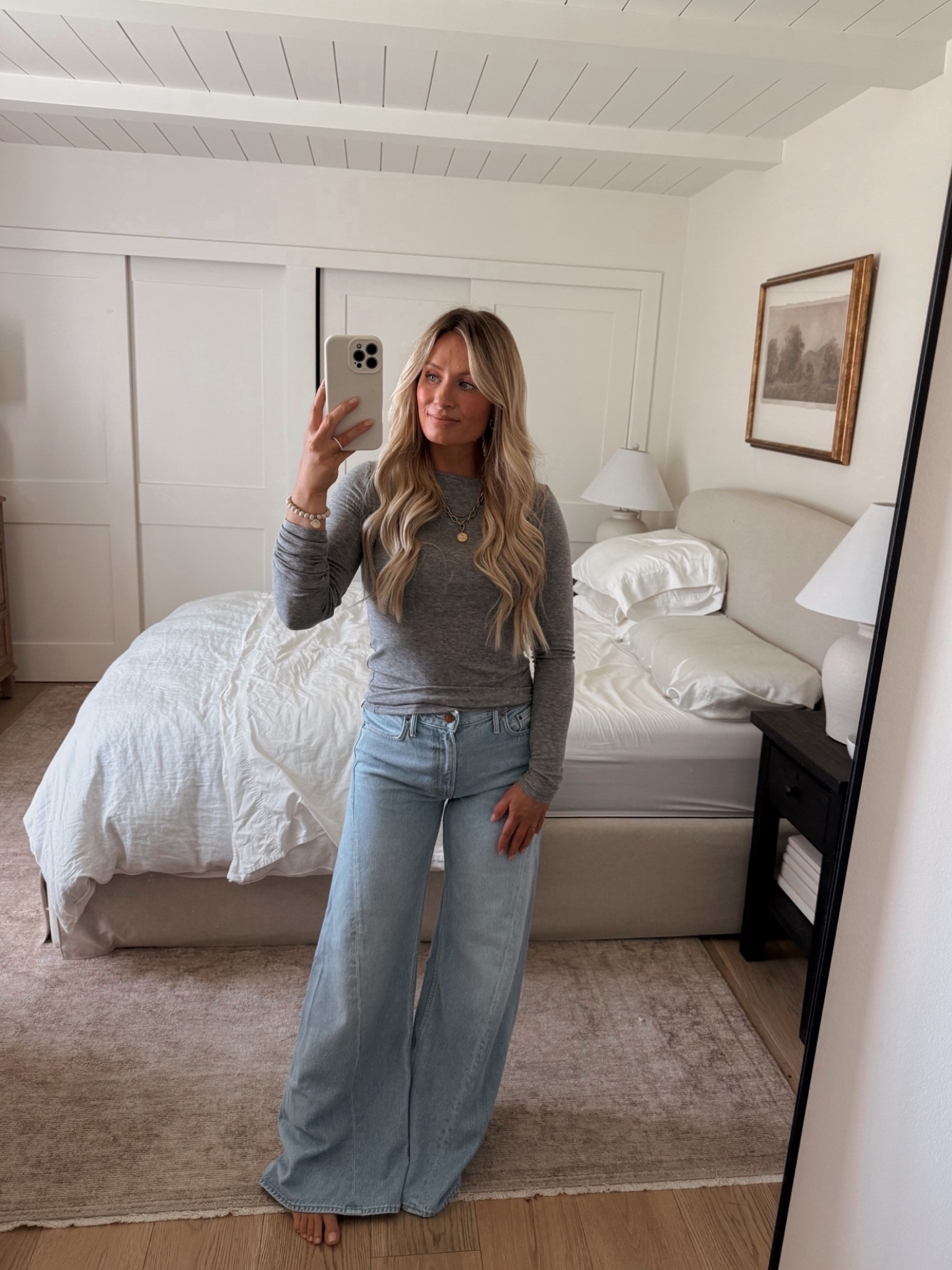 Been eyeing these jeans for so long 👀 worth every penny!! The fit is so comfortable and cute 
5'3" 120 lbs
Jeans: 25
Top: small

#LTKgrwm #LTKootd