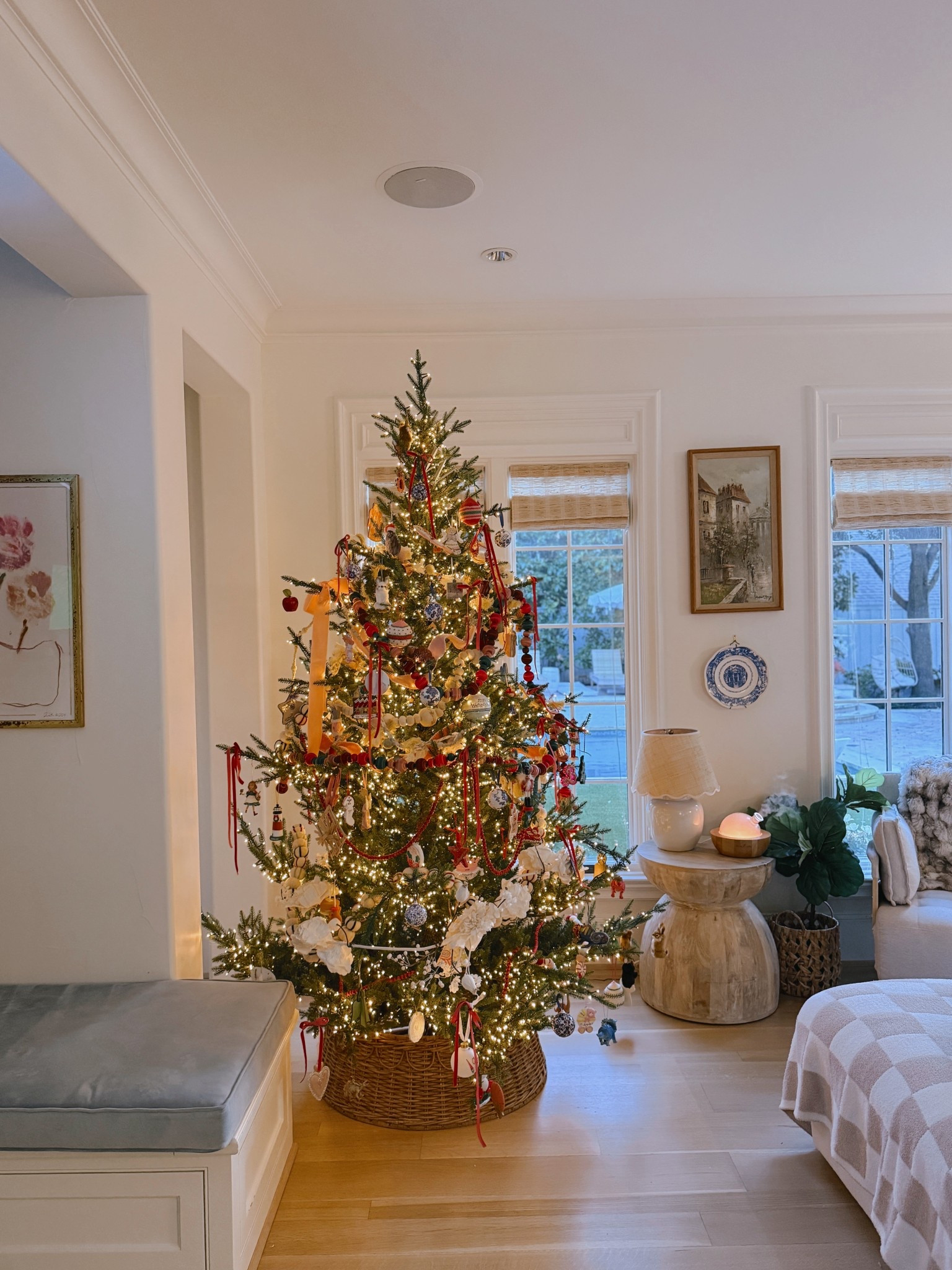 I’ve been dreaming up what I want our Christmas tree to feel like this year — not just how it looks. ✨
For me, it’s always been more than the ornaments or ribbons… it’s the nostalgia, the layers of memories, the soft glow that fills the room at night. I want it to feel timeless and warm — a mix of tradition and magic.
This year I’m leaning into cozy textures, classic reds and plaids, gold accents, and touches that feel like they’ve been gathered over time. The kind of tree that tells a story — one that feels like home. 🎄
#ChristmasTreeDecor #HolidayHome #CozyChristmas #TraditionalChristmas #IntentionalHome #CaseyWiegandHome #PlaidForTheSeason

#LTKHome #LTKSeasonal #LTKHoliday