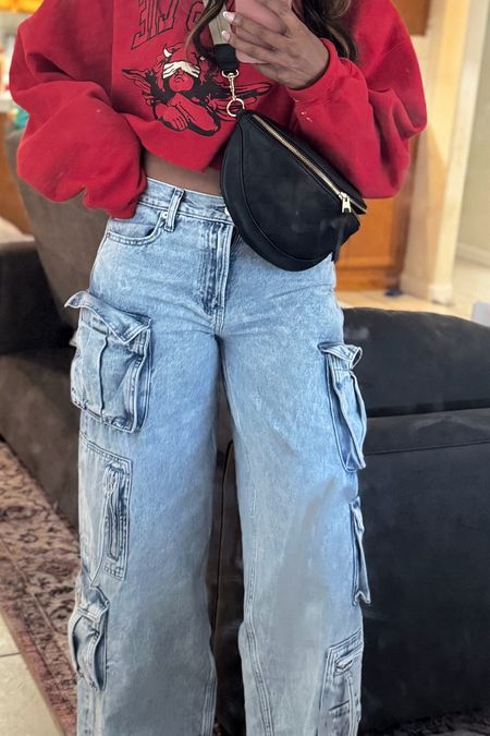 Mom Fit 🫶🏽

I am obsessed with this look so easy for a casual day out these are the new baggy style of @gap jeans and I'm wearing a 27 Long. 

#momfit #gap #target 

#LTKU #LTKStyleTip #LTKFindsUnder100