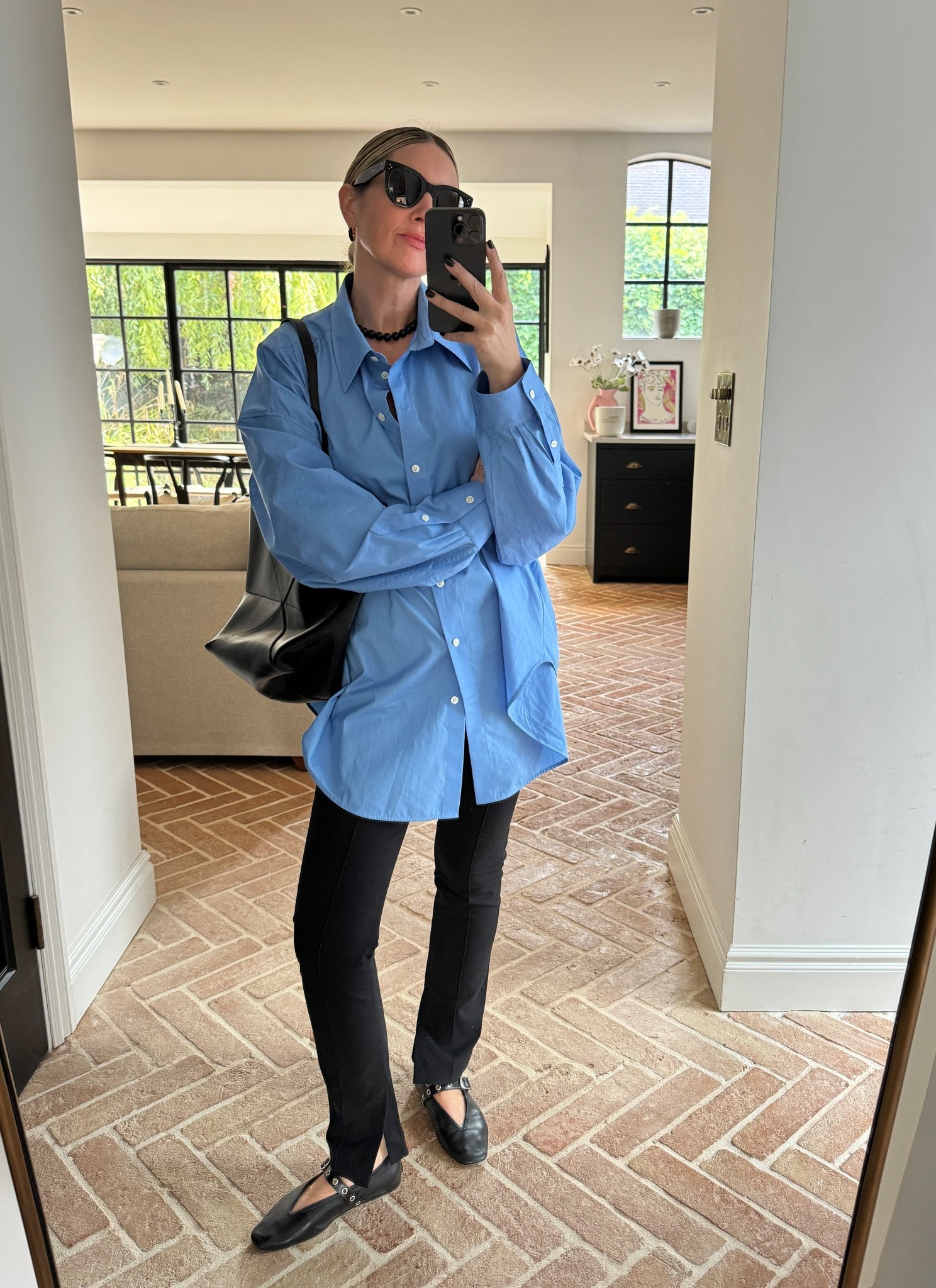 Oversized blue shirt + cropped trousers 

#LTKeurope #LTKstyletip #LTKautumn