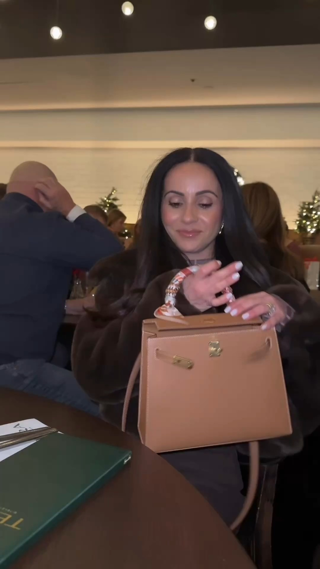 One of those little things I always keep in my bag when we go out to eat. No purse on the floor, no balancing it on my lap problem solved.
And yes, I know… the plastic is still on the hardware 😅

Makes the perfect gift! 

Amazon find | Hermes Kelly 25 | handbag table hanger | Rita Salmo | Amazon must haves | 

#LTKGiftGuide #LTKFindsUnder50