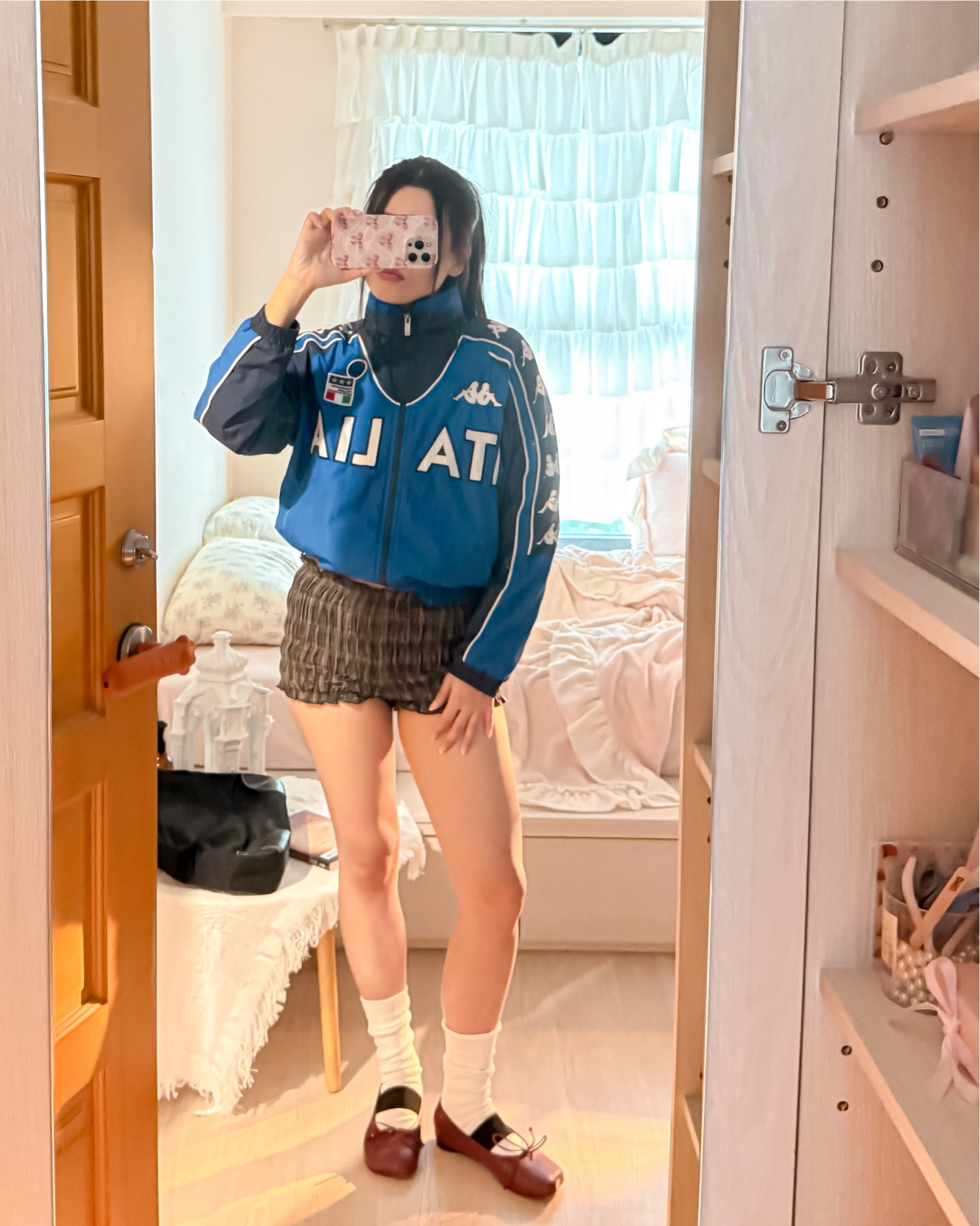 Blokette but make it soft girl energy 💿✨
Sporty track jacket on top, ballet flats on the bottom – my favorite mix of cool girl and girly details. Easy throw-on outfit for coffee runs, game days

#blokette #bloketteoutfit #blokettestyle #balletflats #balletflatsoutfit #trackjacket #trackjacketoutfit #sportychic #sportyaesthetic #coolgirlaesthetic #girlystyle #balletcore #coquetteaesthetic #streetstyle #outfitinspo #pinterestoutfit #pinterestinspo #fashioninspo #ootd #ootdfashion #dailyoutfit #winteroutfit #falloutfit