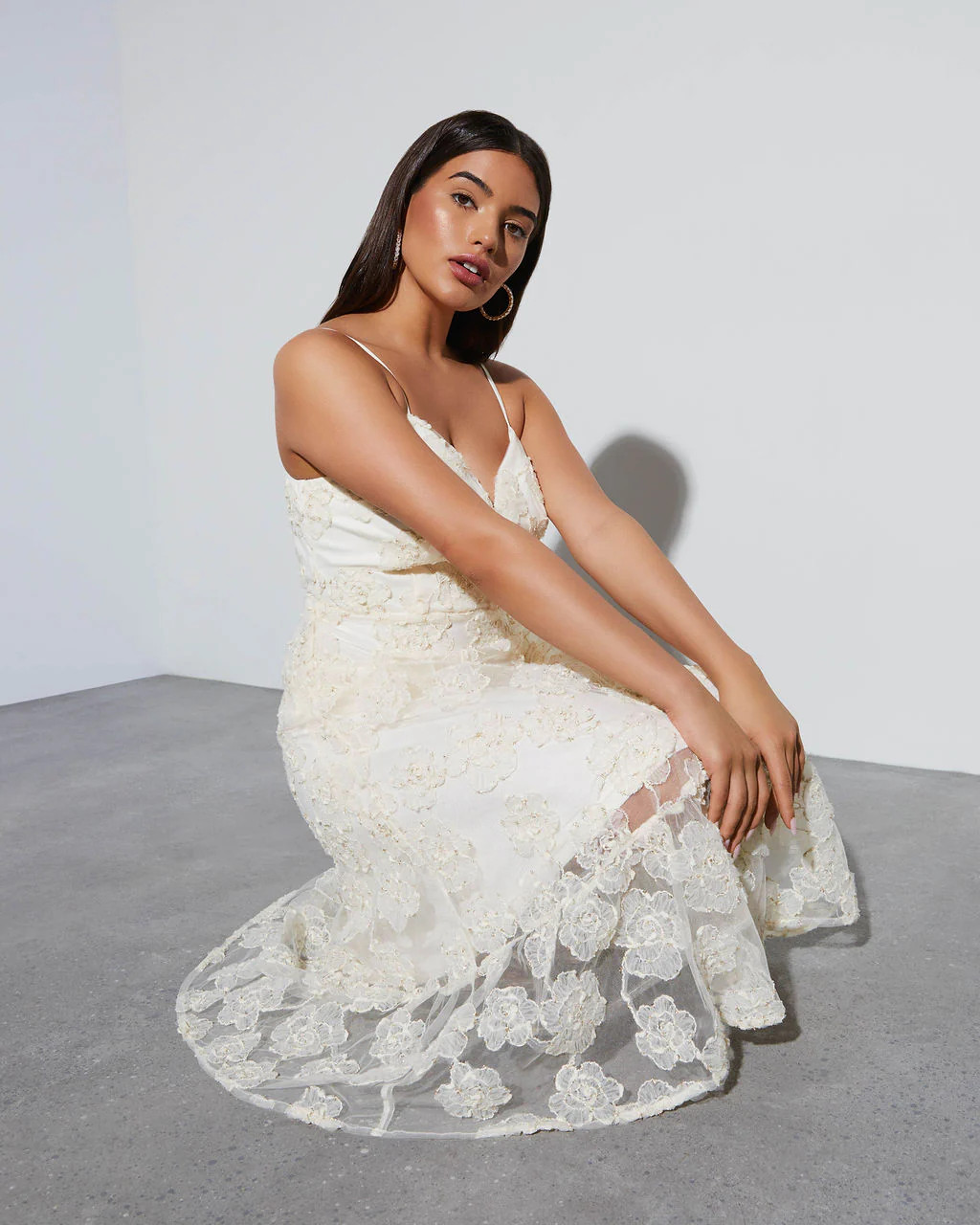Somebody To Love Sweetheart Lace Midi Dress | VICI