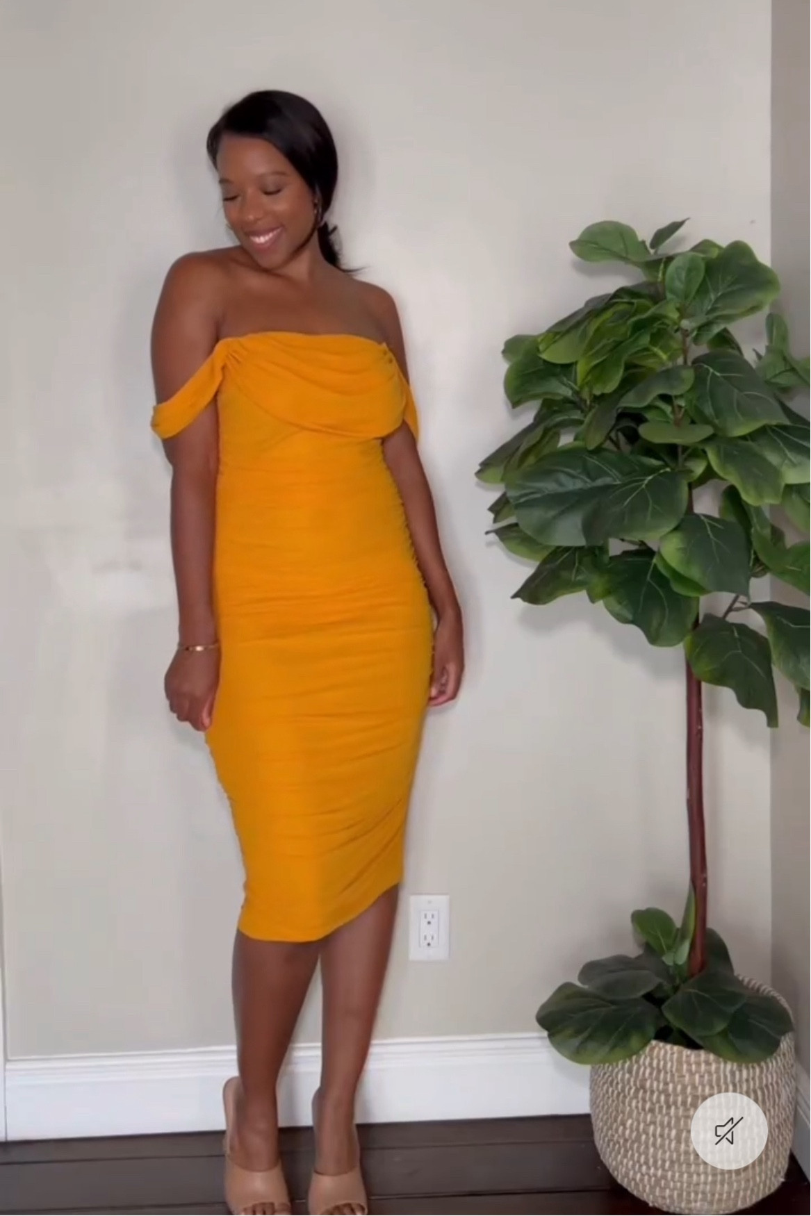 Wearing a size M, but the material is super stretchy and the chest area was kinda loose. I would size down! #weddingguestdress #datenightoutfit