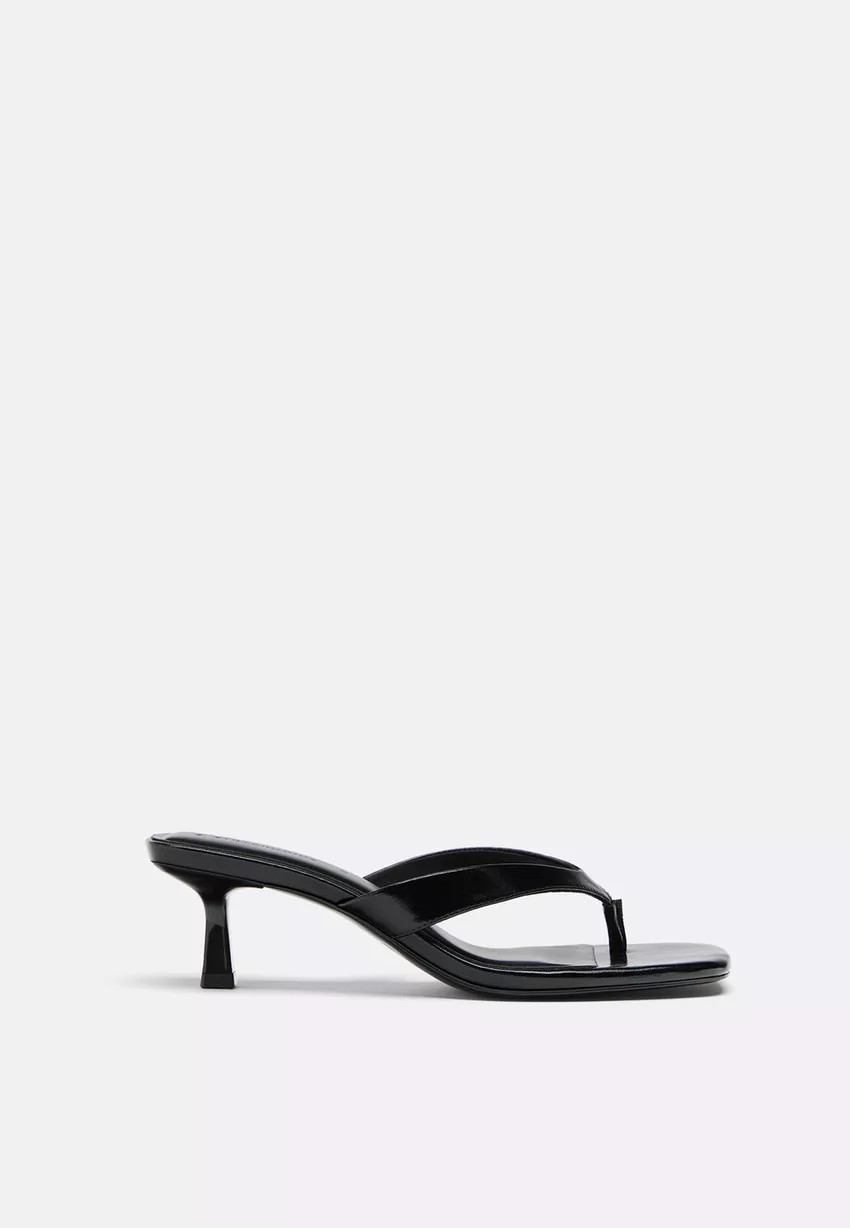 Sandales à talon thong - Tout afficher femme | Stradivarius France | Stradivarius (FR)