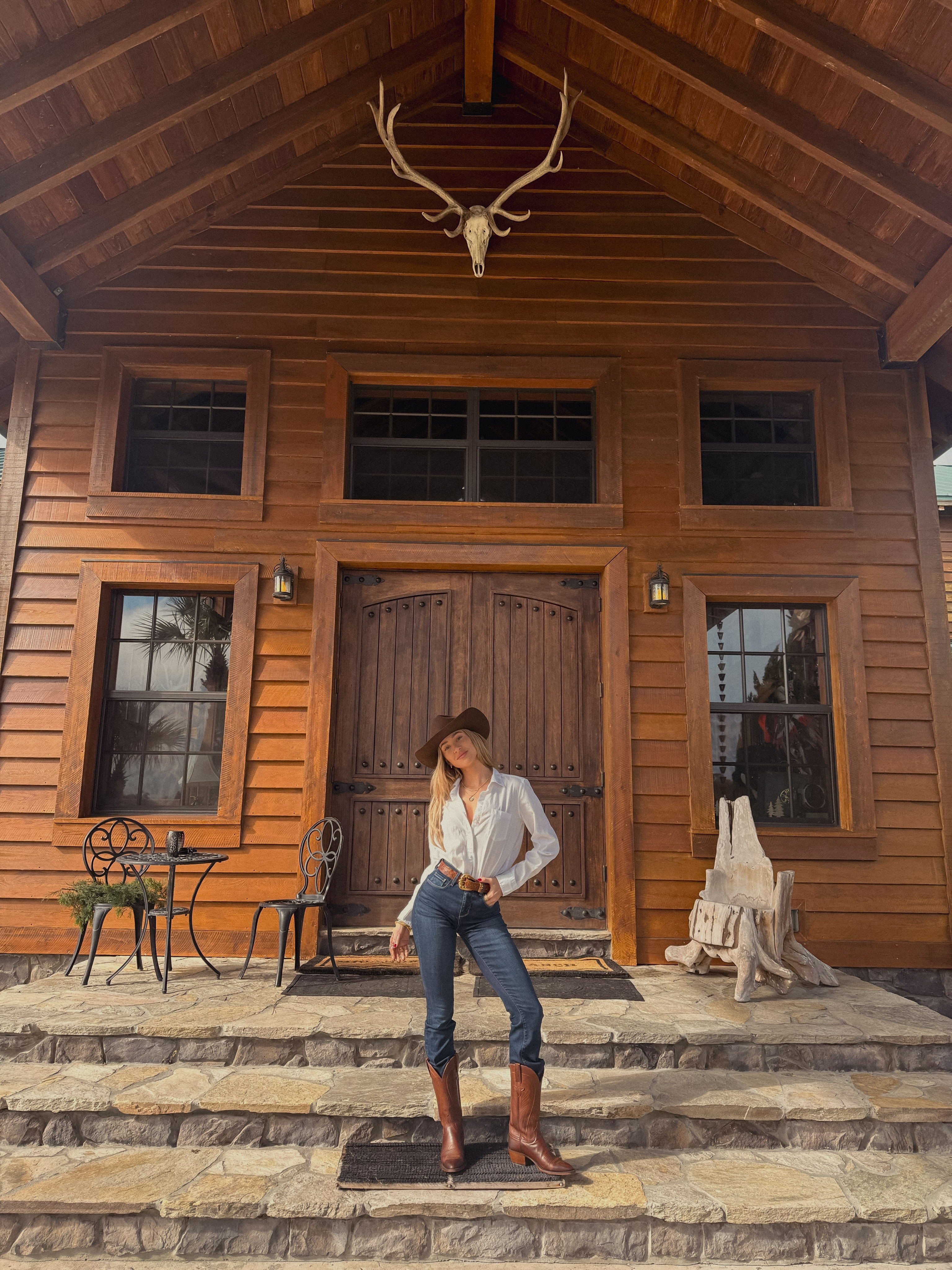 Cowboy Chic: Classic Ranch Look with Boots & Belt



Ranch outfit, Cowboy boots, Button-up, white shirt, Jeans, Belt, Western style, Country fashion, Rustic charm, Farmhouse vibe 

 

#LTKStyleTip #LTKSeasonal #LTKTravel