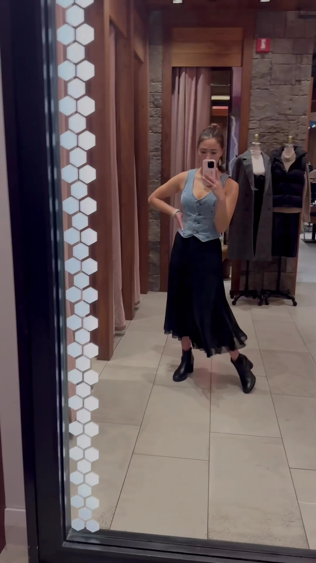 Slowmo spin in my first ever twirl skirt! (Aritzia’s sale is still on)

#LTKU #LTKfindsunder100 #LTKHoliday