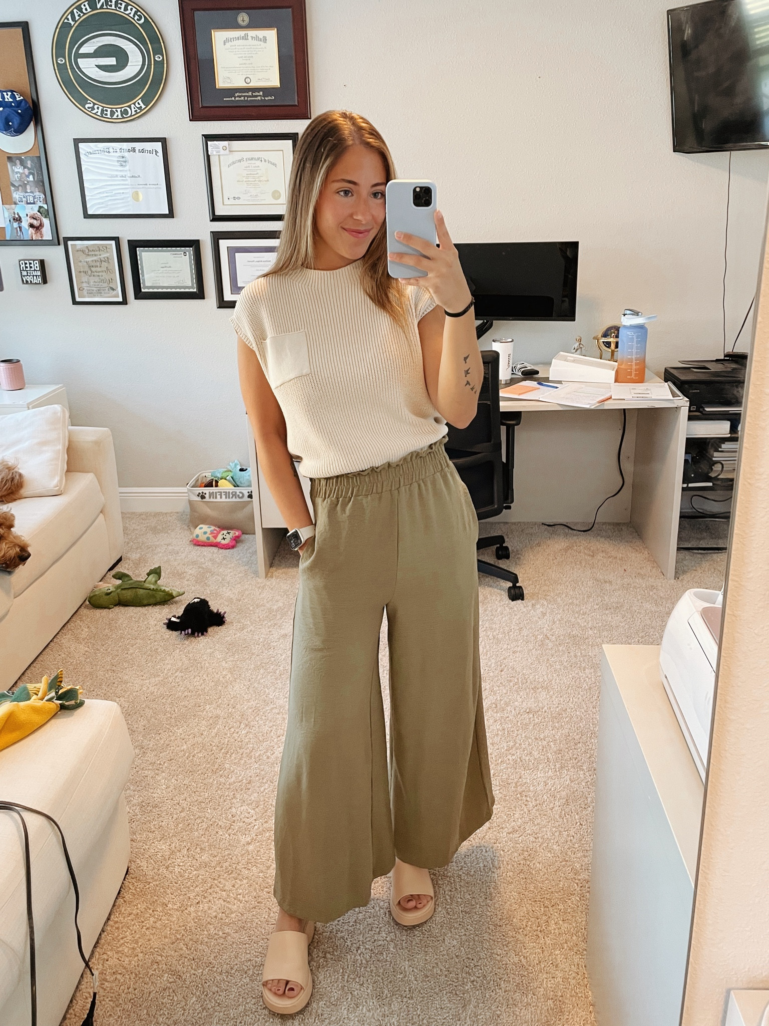 Casual workwear outfit. 

Women’s business. Women’s workwear. Comfortable work clothes. Women’s professional 