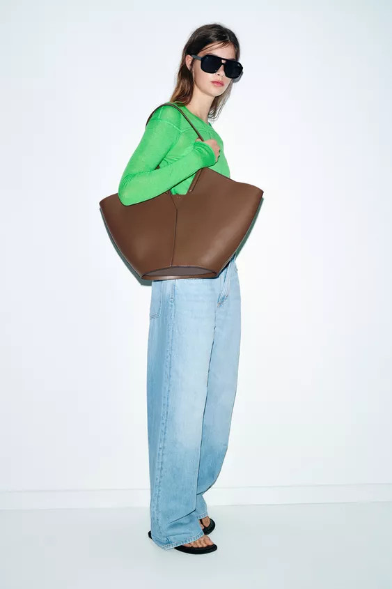 Shoulder tote bag. Basket style. Topstitching detail on the top. Double shoulder strap. Removable... | Zara UK