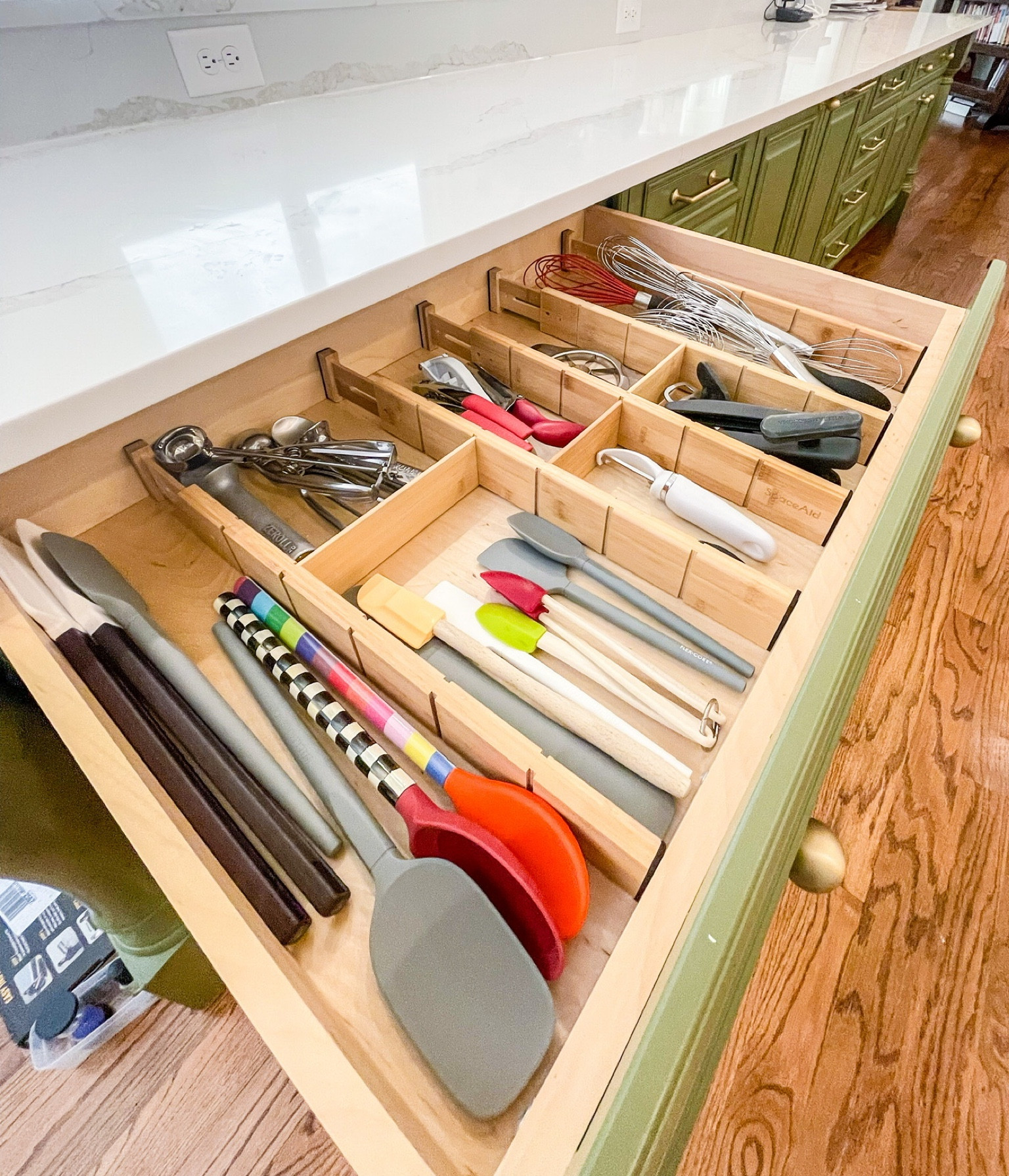 Let’s chat about our favorite organizational items that can be used in MULTIPLE spaces around your home. These are items we truly believe you can buy in mass quantity and probably find places for (and even re-use over time) within your home to bring some function to any space. 

1. SPACEAID DRAWER DIVIDERS
2. CLEAR VARIETY SIZE BINS
3. LAZY SUSANS

Check out our LTK for links at any time and today we will be highlighting them in stories! #organizing #cleanhome #tidyhome #professionalorganizing #athensga #athens 