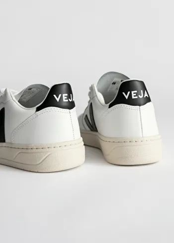 Veja V-10 Sneaker | & Other Stories (DE + FR)