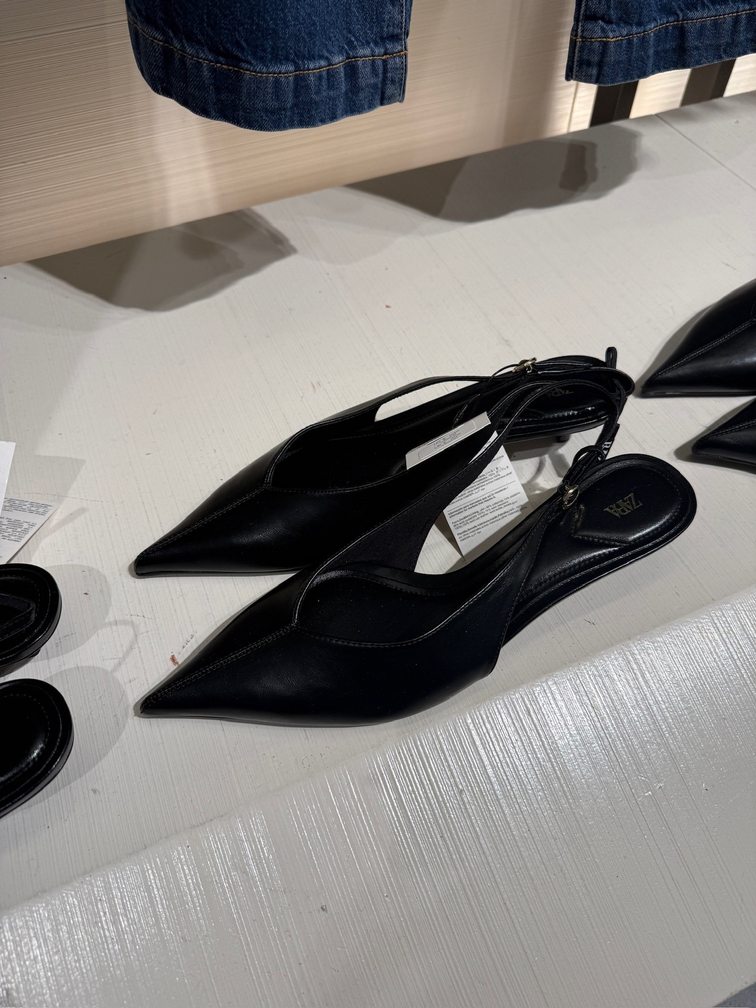 Zara sling back flats with a tiny heel similar to my Hermes sling backs! Linking other similar options too! 

Sling backs, Black flats, Black kitten heels, Zara finds, Hermes Slingback lookalikes, Emily Ann Gemma

#LTKdayinmylife #LTKootd #LTKSaleAlert