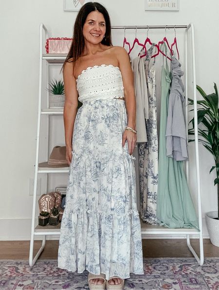 AMAZON- outfit idea

The perfect girly chic summer look! This would be great for a summer date night! I paired this blue and white floral tiered ruffle hem maxi skirt with this crochet knit tube top and straw wedges!



#LTKSeasonal #LTKStyleTip #LTKFindsUnder100