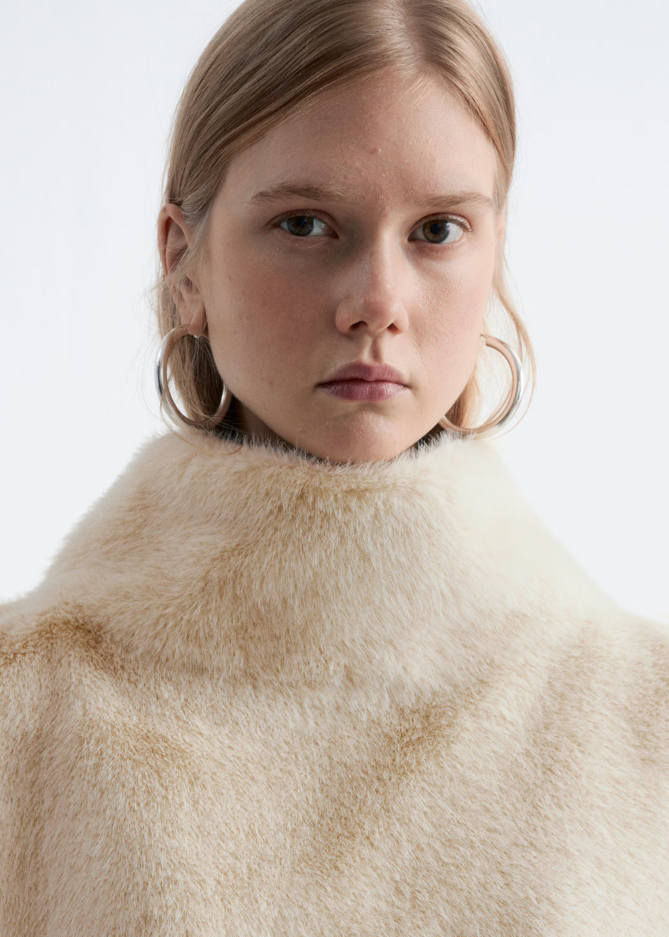 Faux Fur Bib Collar | H&M (UK, MY, IN, SG, PH, TW, HK)