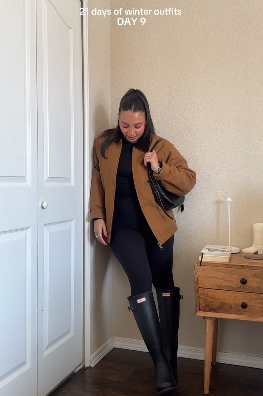 styling hunter boots❄️♥️ — (wearing top in size x-small + leggings in size 4 + jacket in size small) — bag is polene numero dix👜

#LTKStyleTip #LTKHoliday #LTKSeasonal