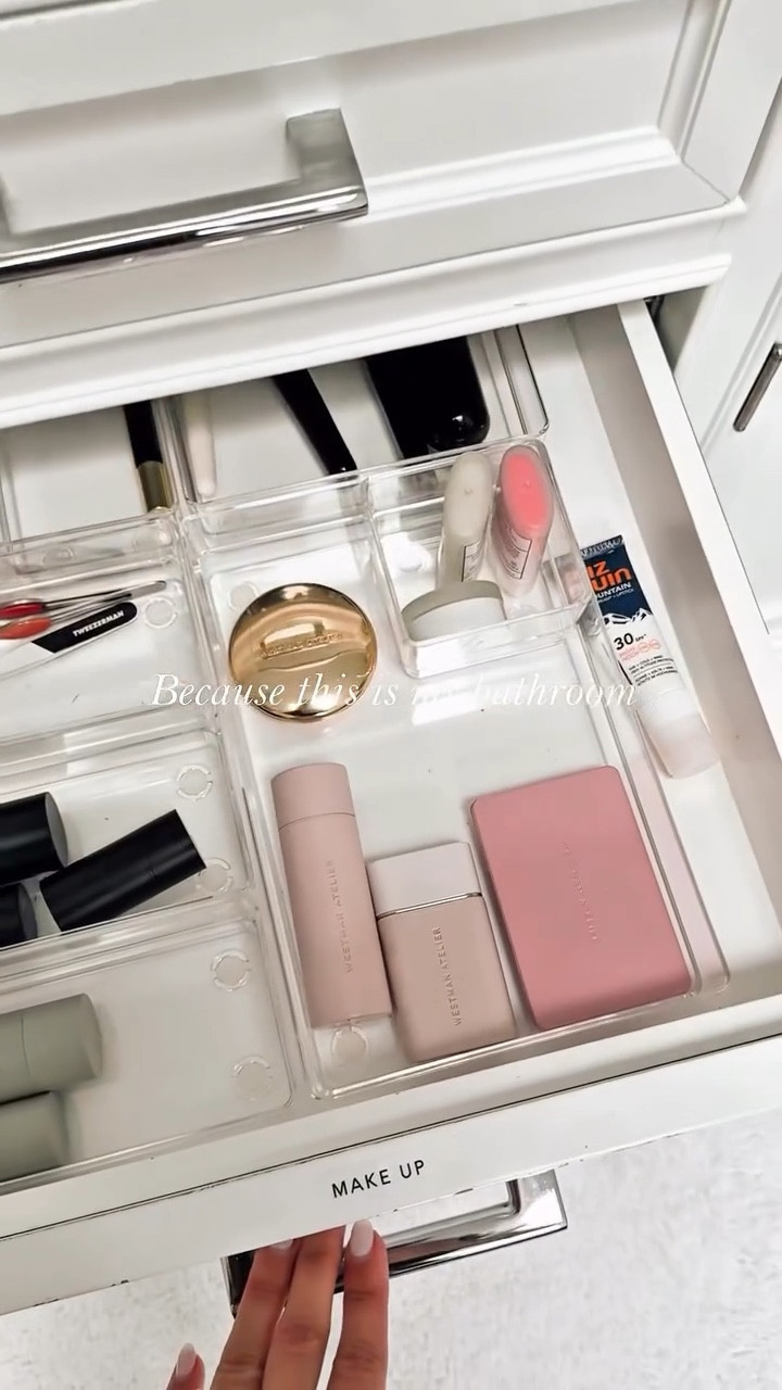 We naturally spend more time in spaces that make us feel good.
And let’s be honest — good organization has everything to do with that. ✨

When your home feels calm and functional, so do you.

Which part of your home do you spend the most time in? 👇

#professionalorganizer #homeorganization #bathroomorganization #conciergeservices