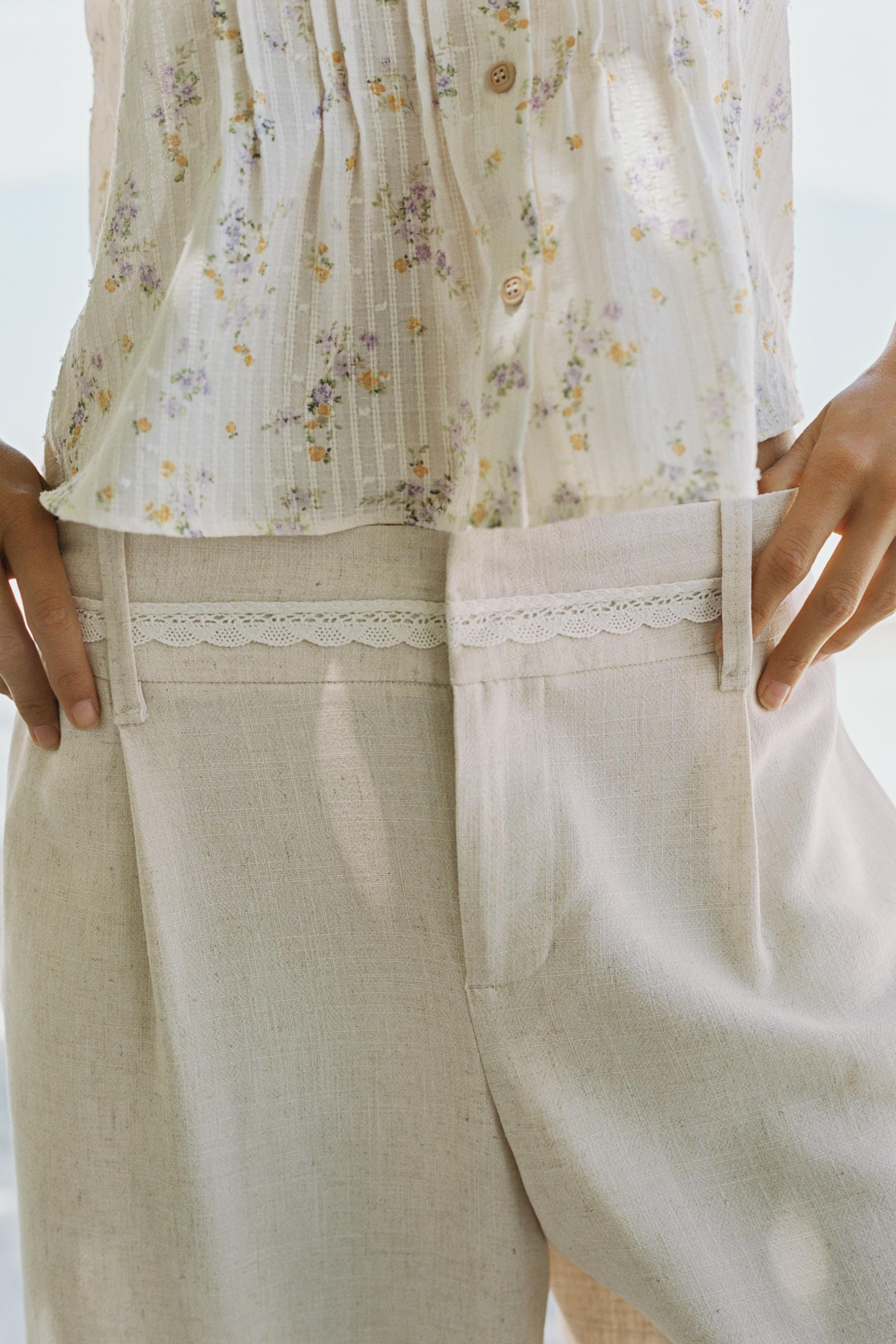Long shorts made with linen. High-rise with lace trim and front pleats. Front pockets and false w... | Zara US