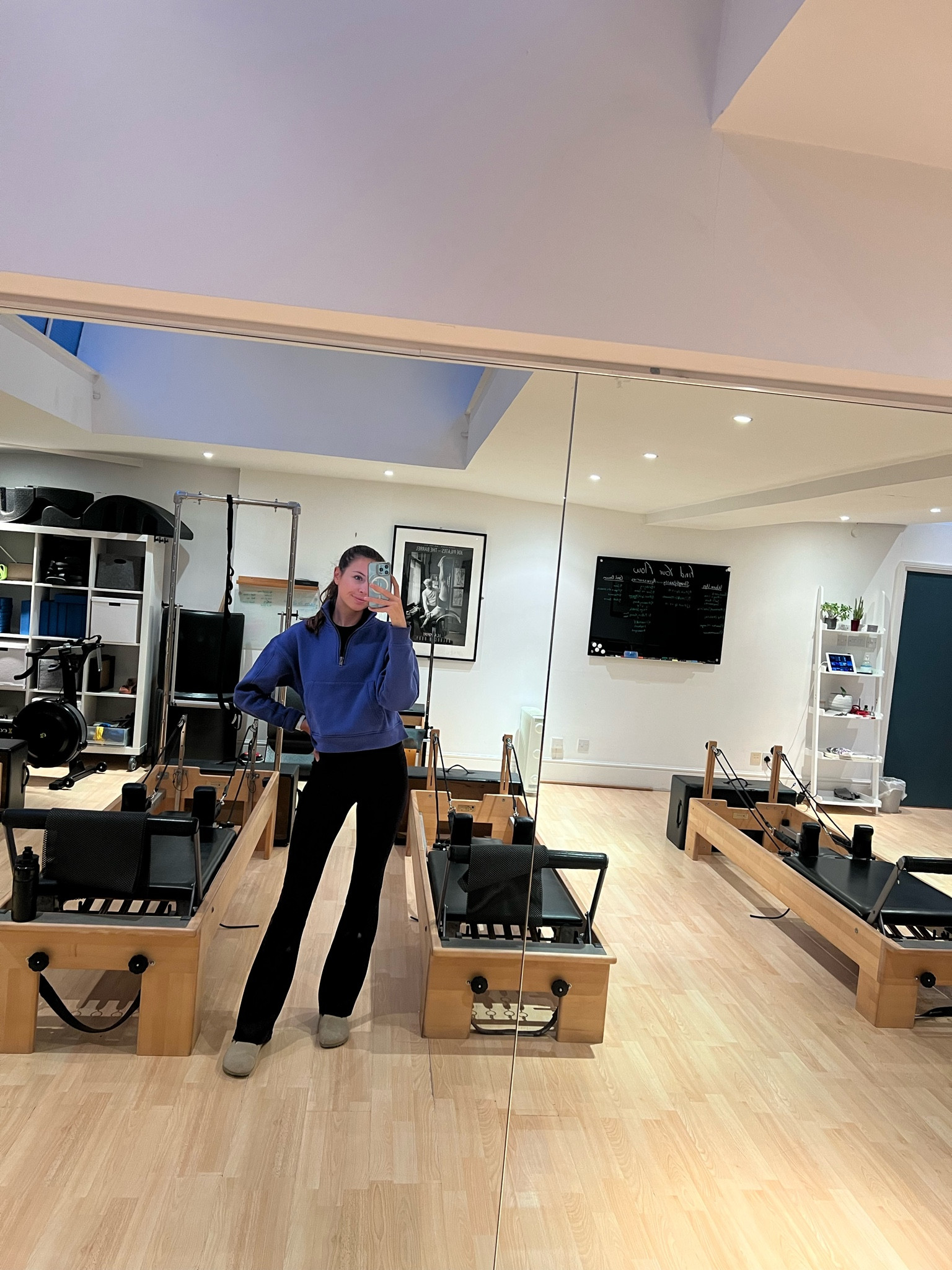 Pilates teaching fit!

Jumper is lilybod but couldn’t tag it so Lulu lemon do a similar one ✨