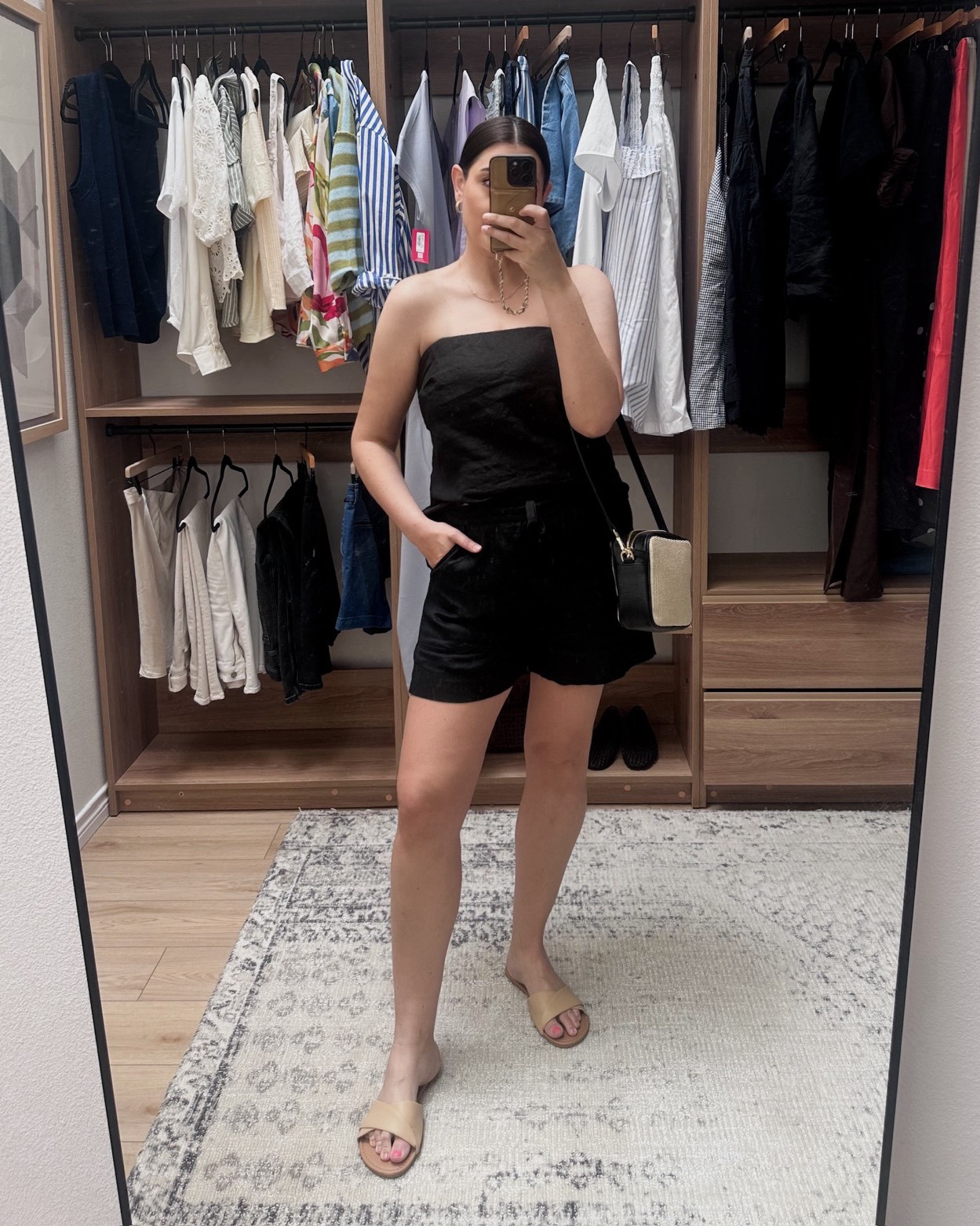 Here is another look for the linen set! Except this time, I swapped the button down top for linen tube top for those super hot summer days. It’s an exact match to the shorts!  (i’m in the large of each piece!) All of these pieces are 100% linen and under $100. #quincepartner @quince  

 
